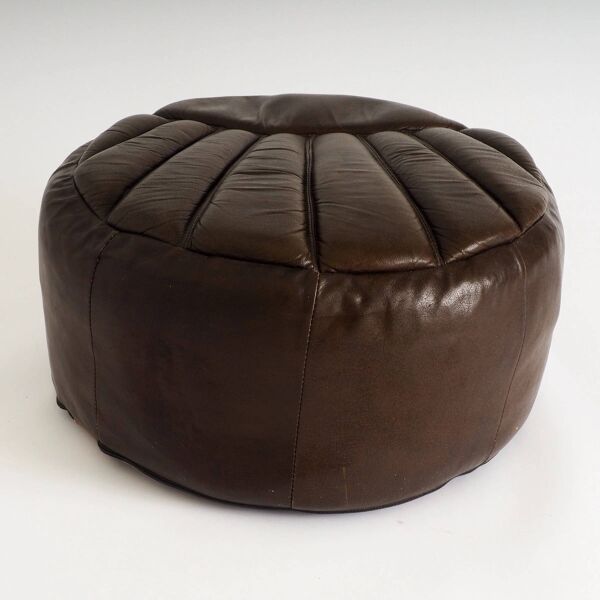 Pouf en cuir vintage