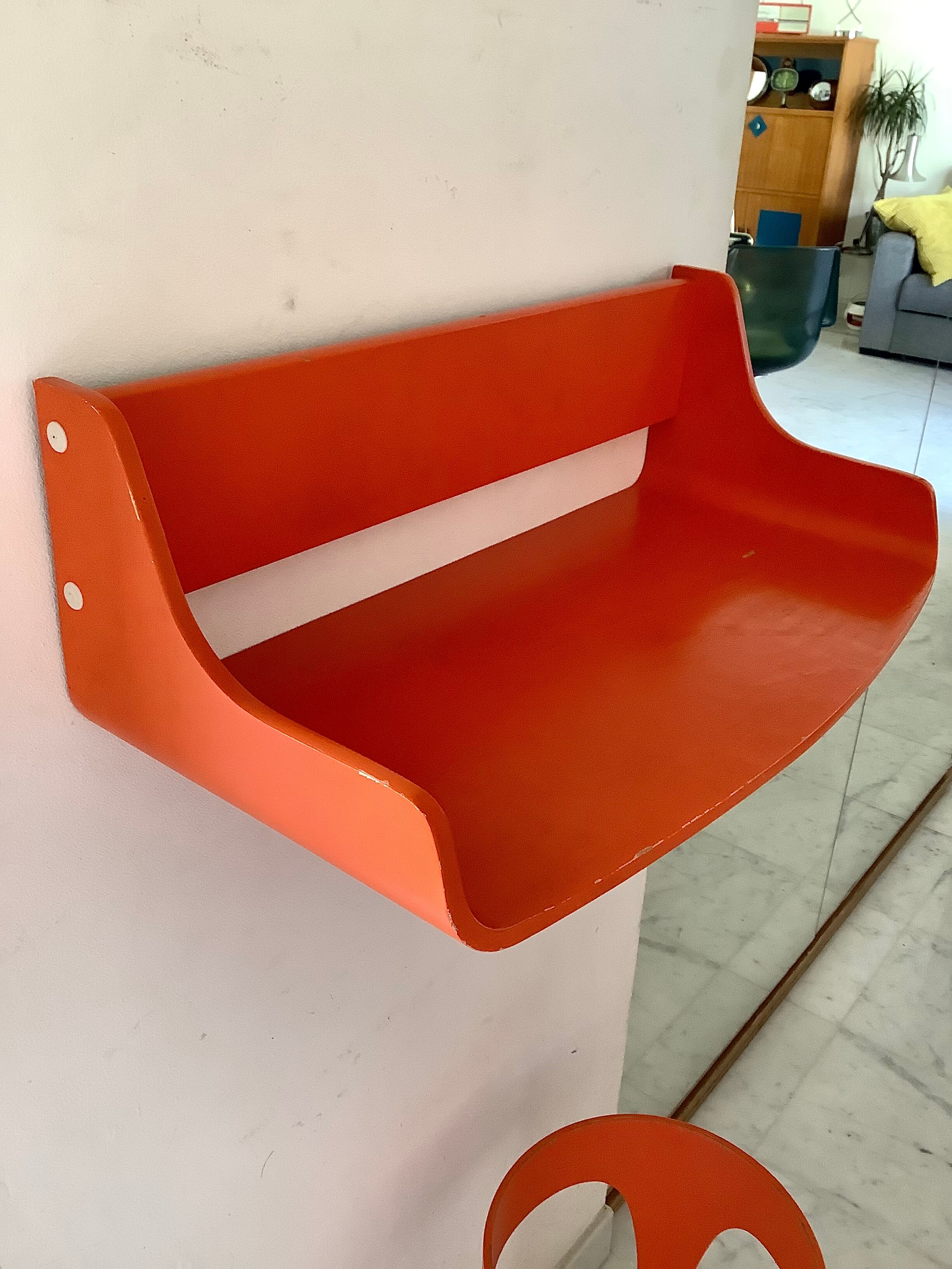 Wall coat rack with its Tablet Space Age year 70 orange Shonbuch
