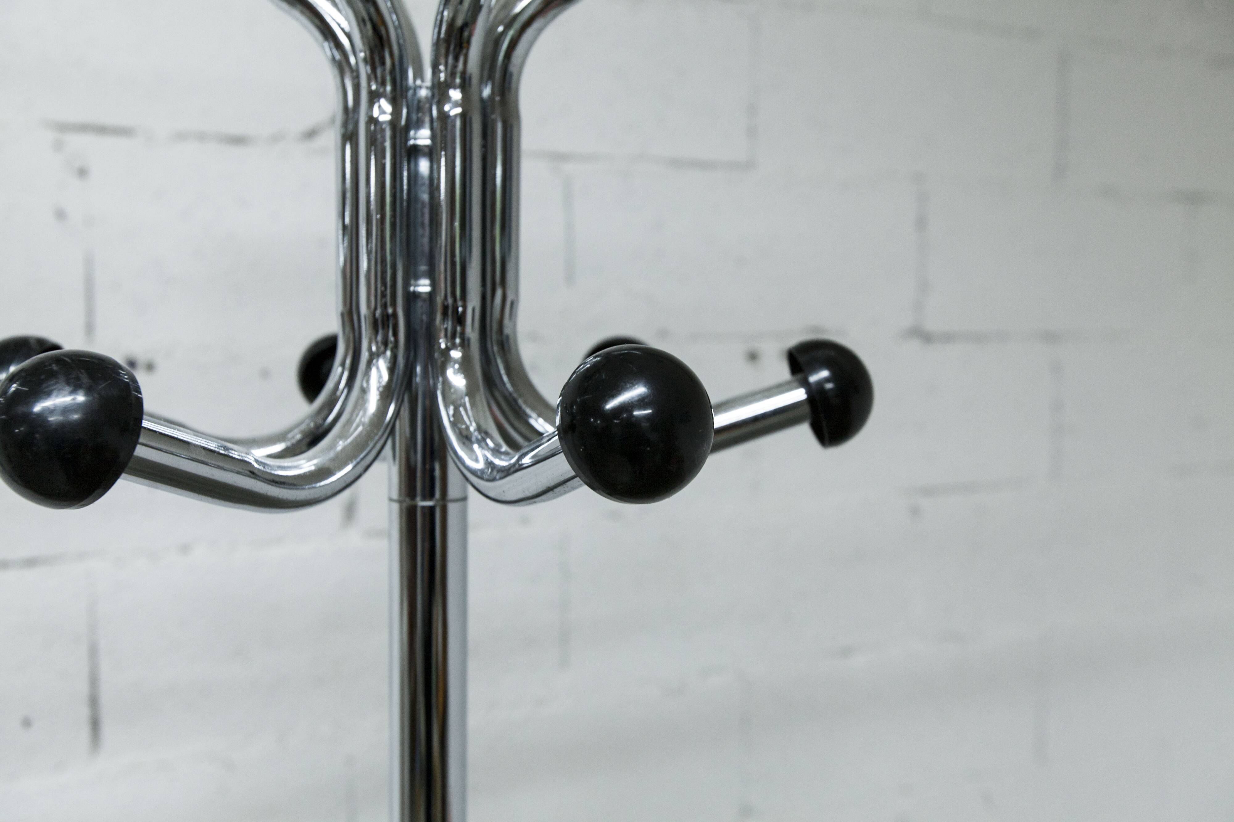 Coat rack with 12 chrome and black plastic hooks, 1960, 2m.