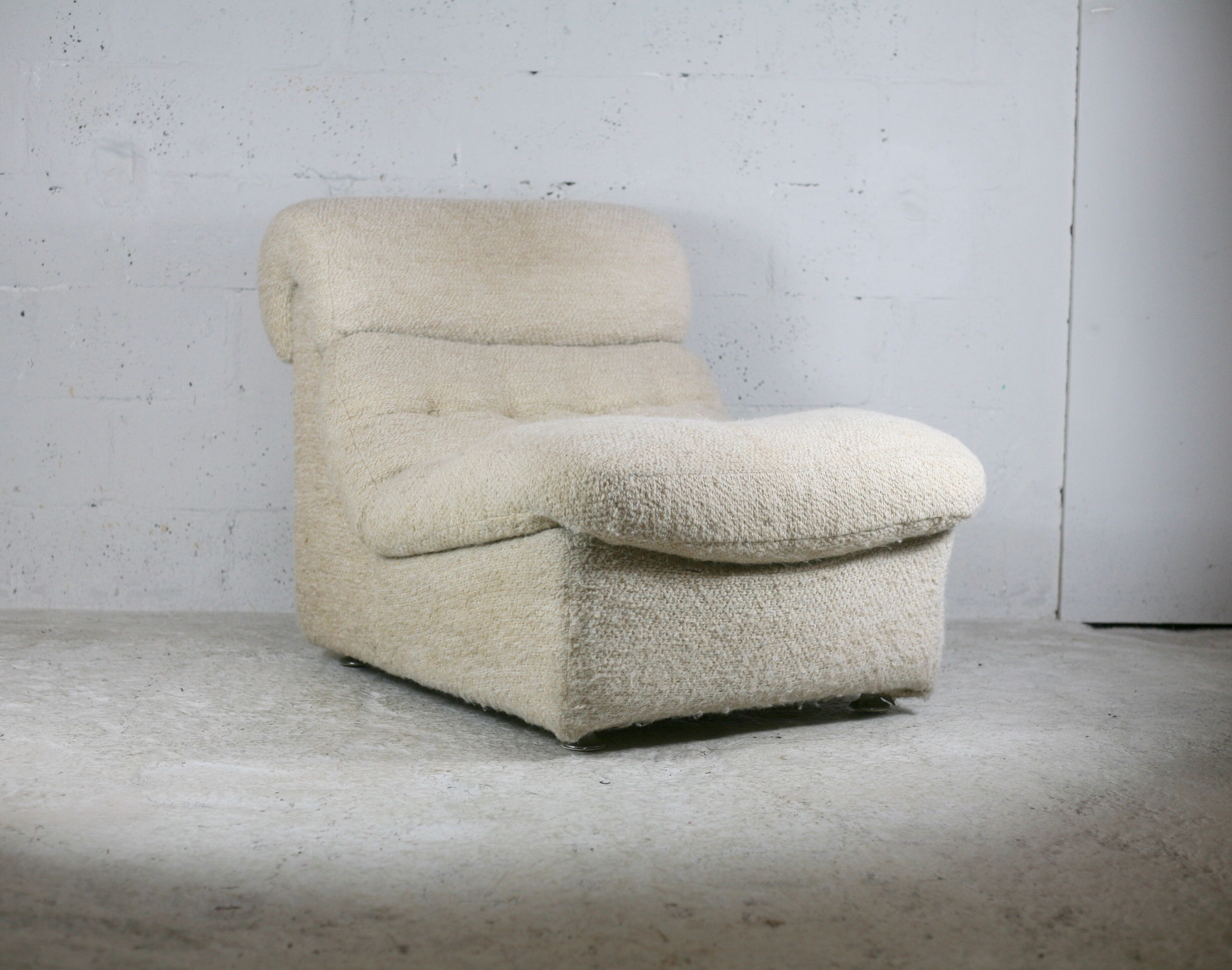 Chair "Space Age" in unbleached wool, France, circa 1970