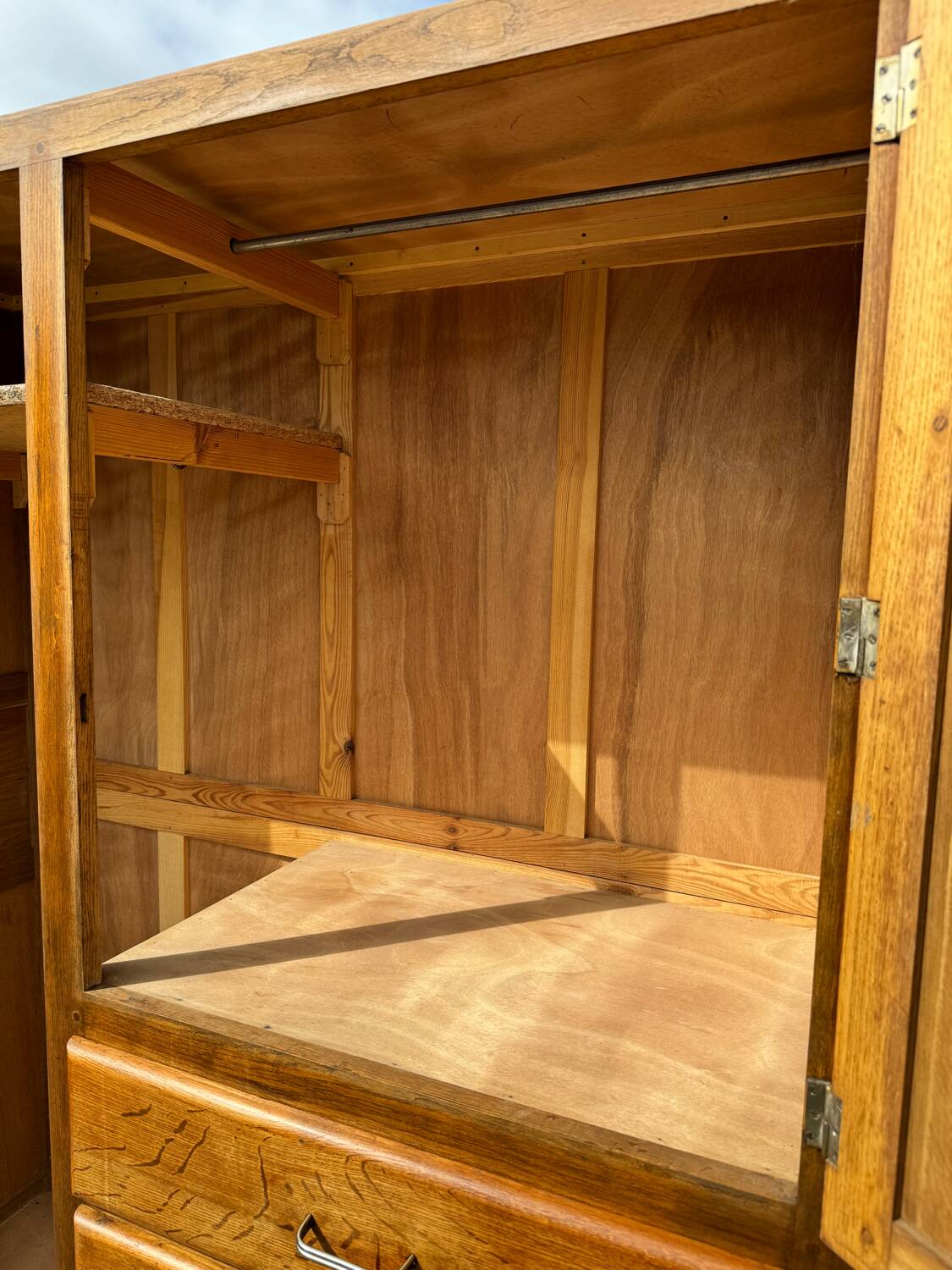 Ancienne armoire scolaire, grand vestiaire Art Déco