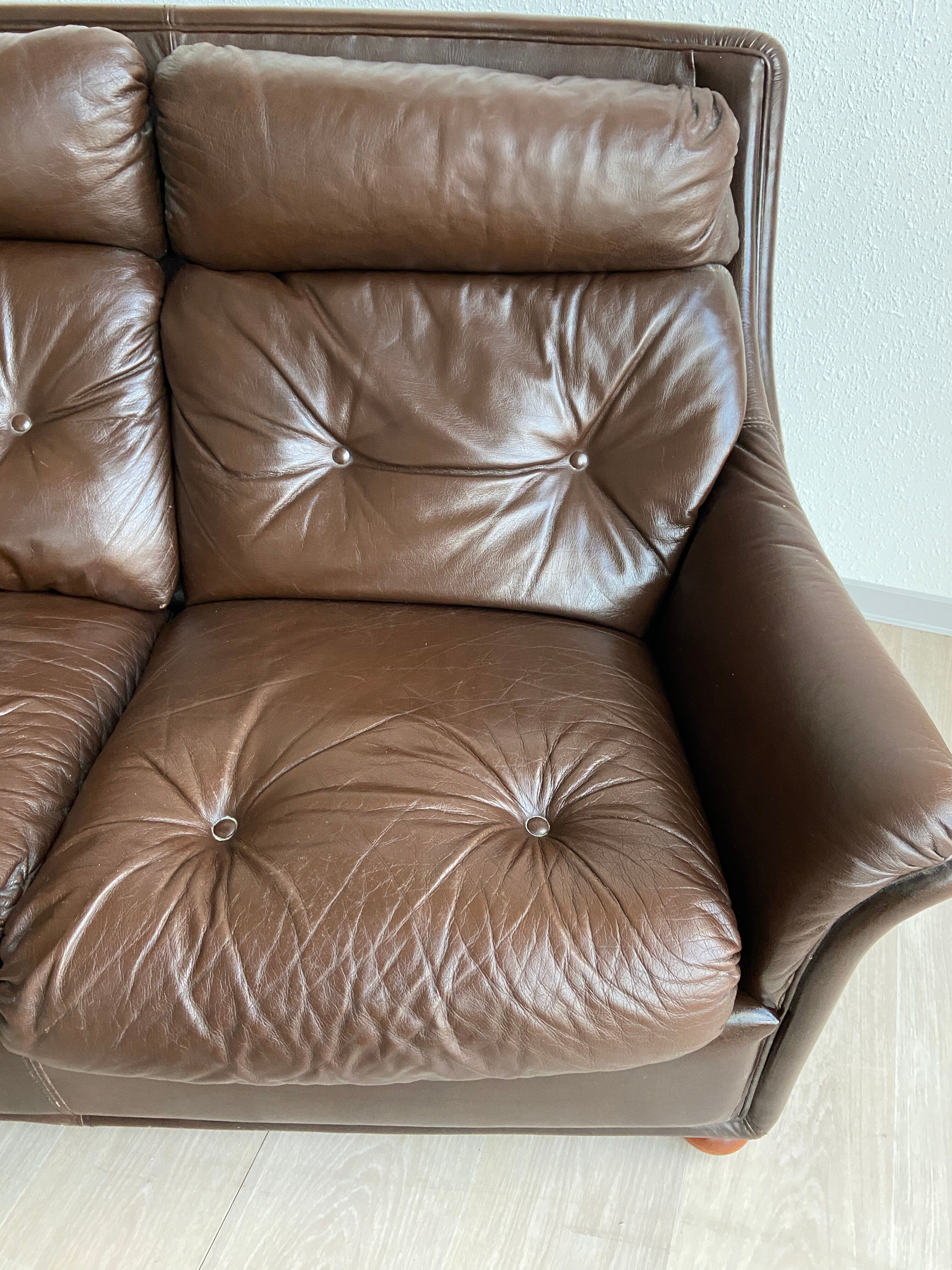 Vintage leather sofa Jacques Coulon 1960s