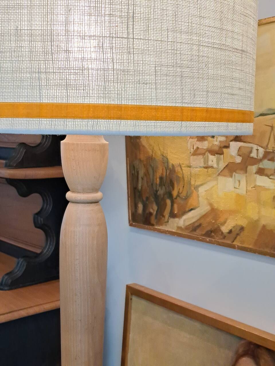 Light wood floor lamp with Art Deco wooden shelf