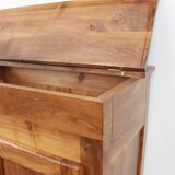 Walnut chest of drawers