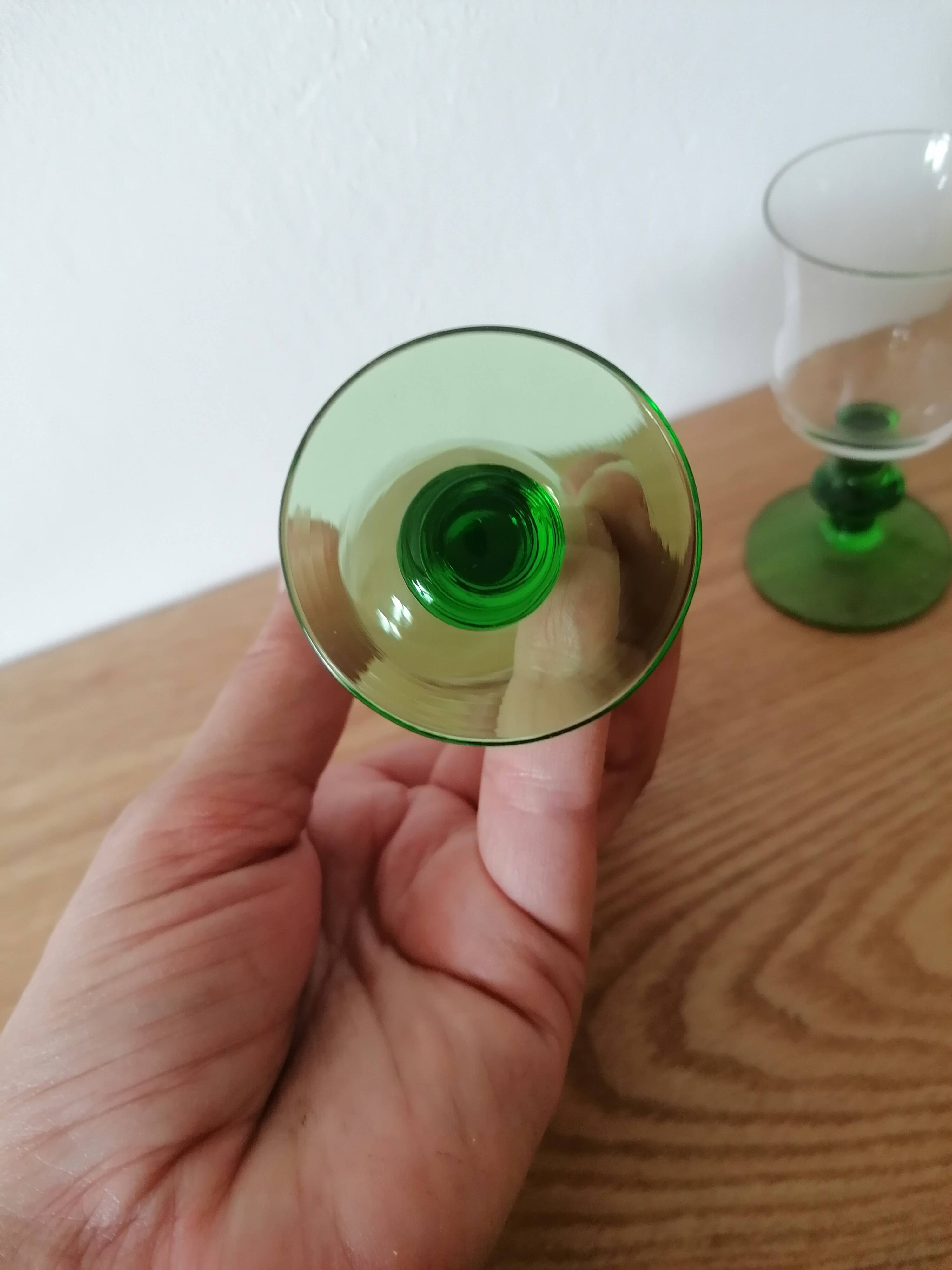 6 verres de liqueur à pied vert