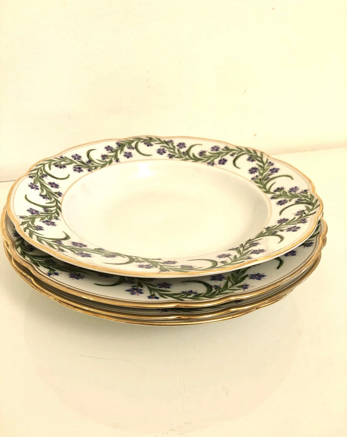 4 hollow porcelain plates