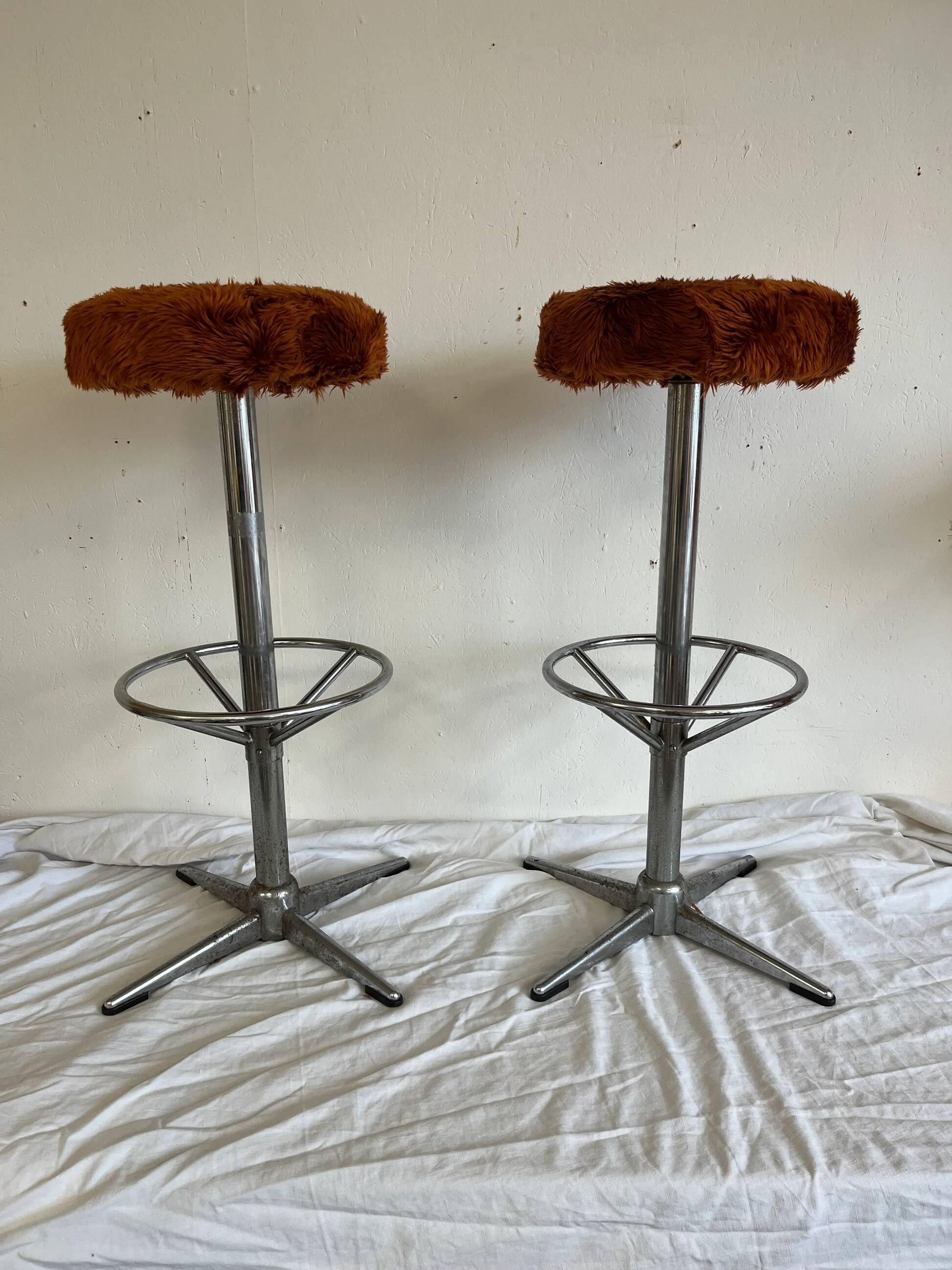 Tabouret en fausse fourrure 70s