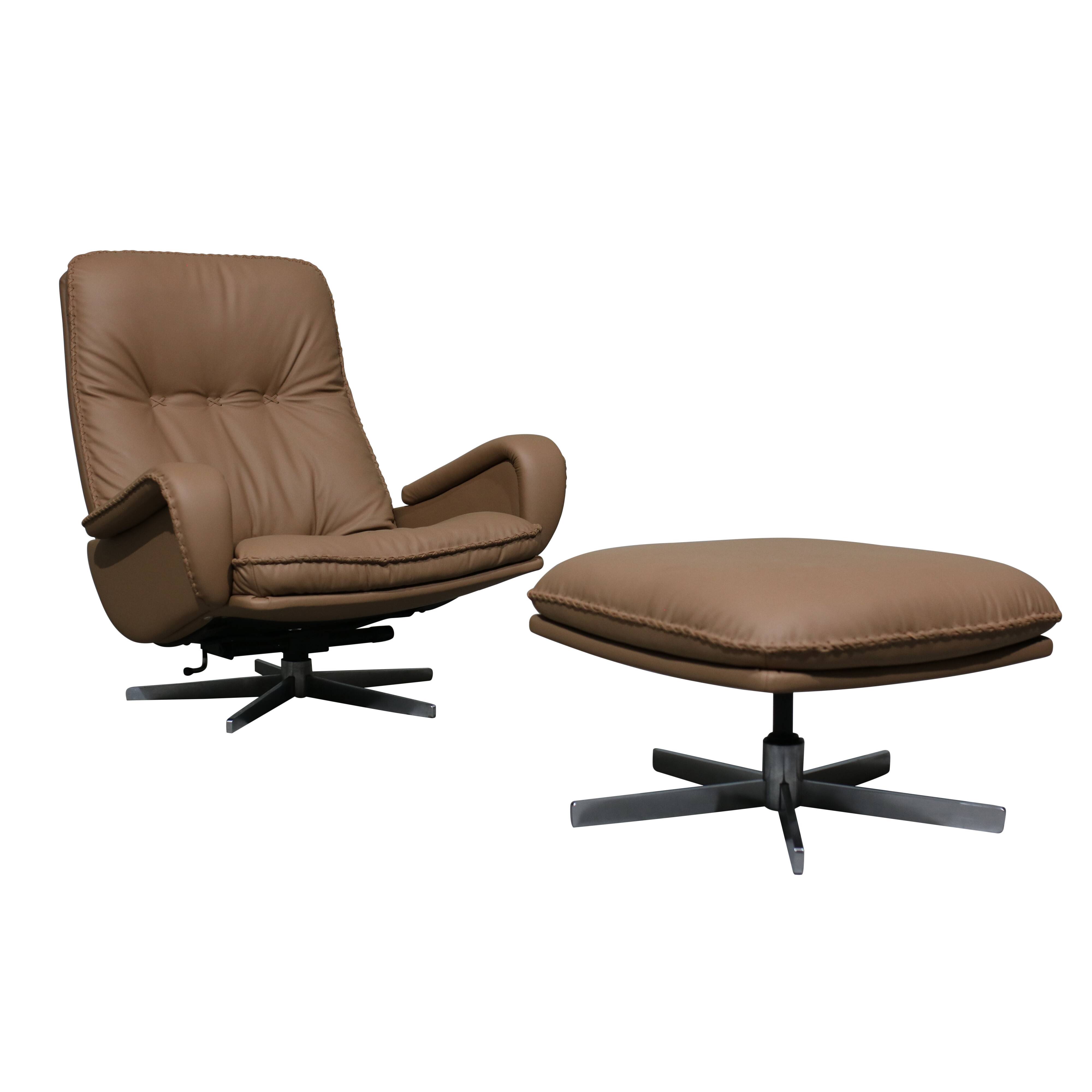 Fauteuil + repose-pieds en cuir de De Sede des années 70