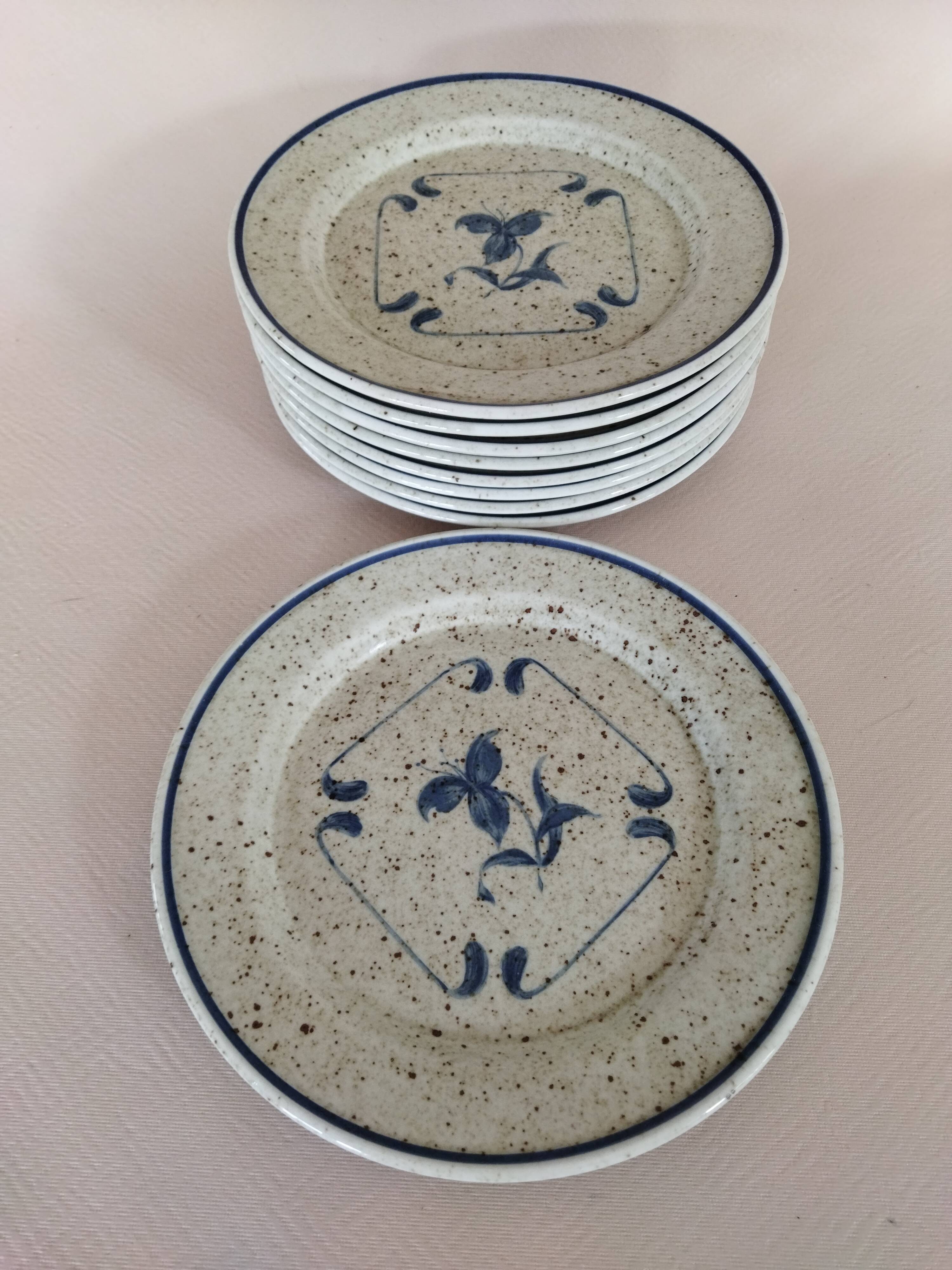 9 assiettes à dessert en porcelaine de Sologne