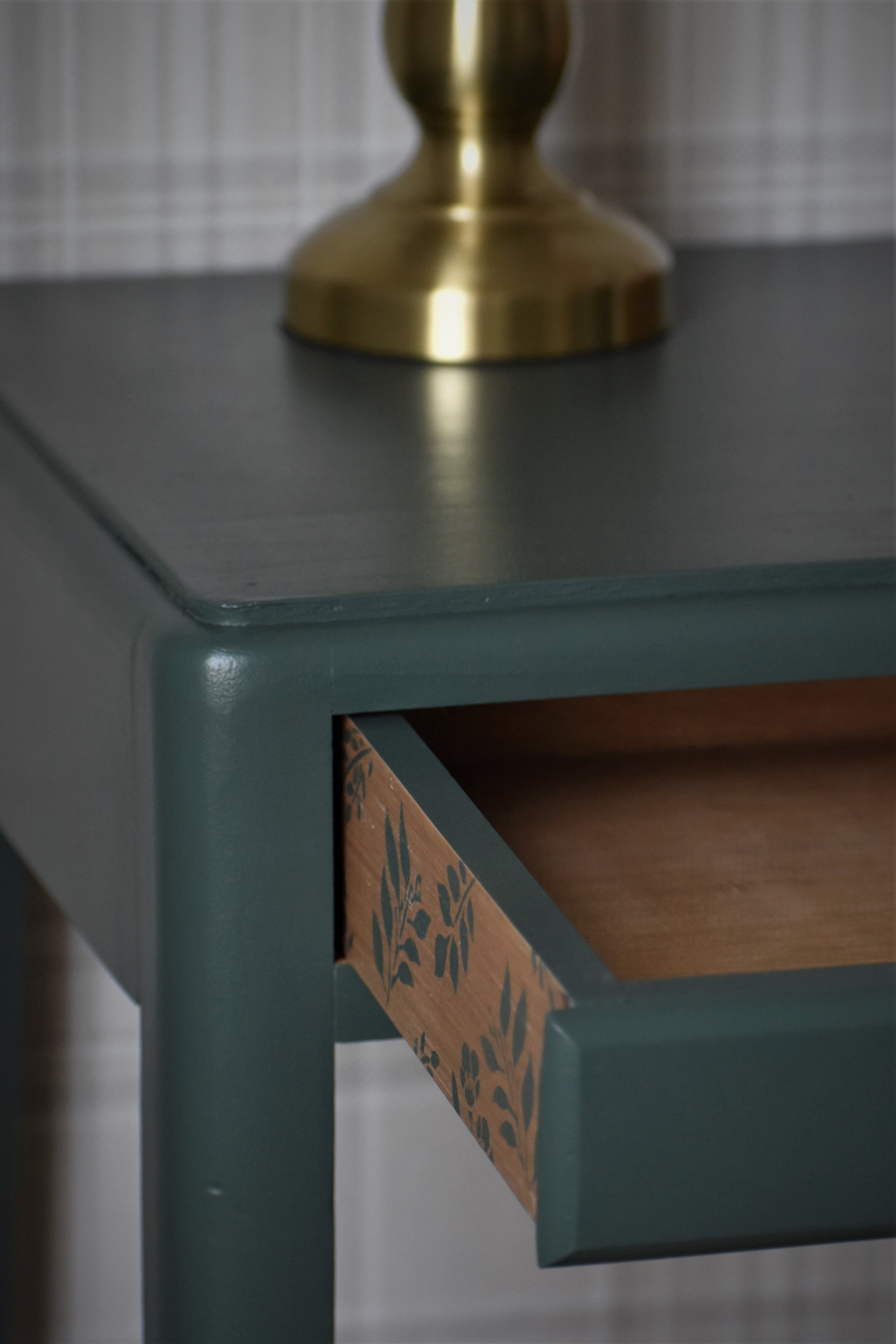 Sequoia green entrance console