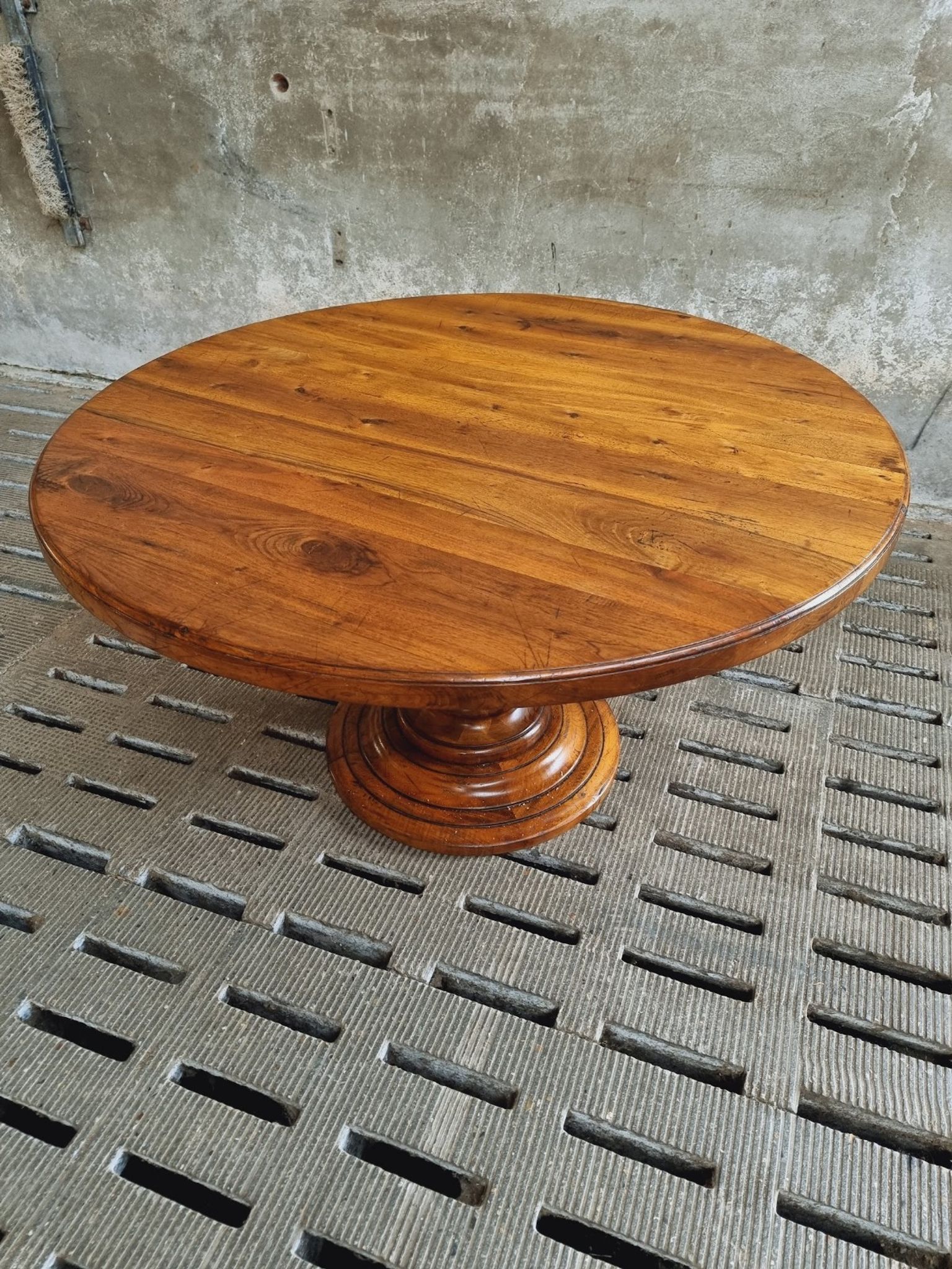 Old round table walnut dining table 140 cm