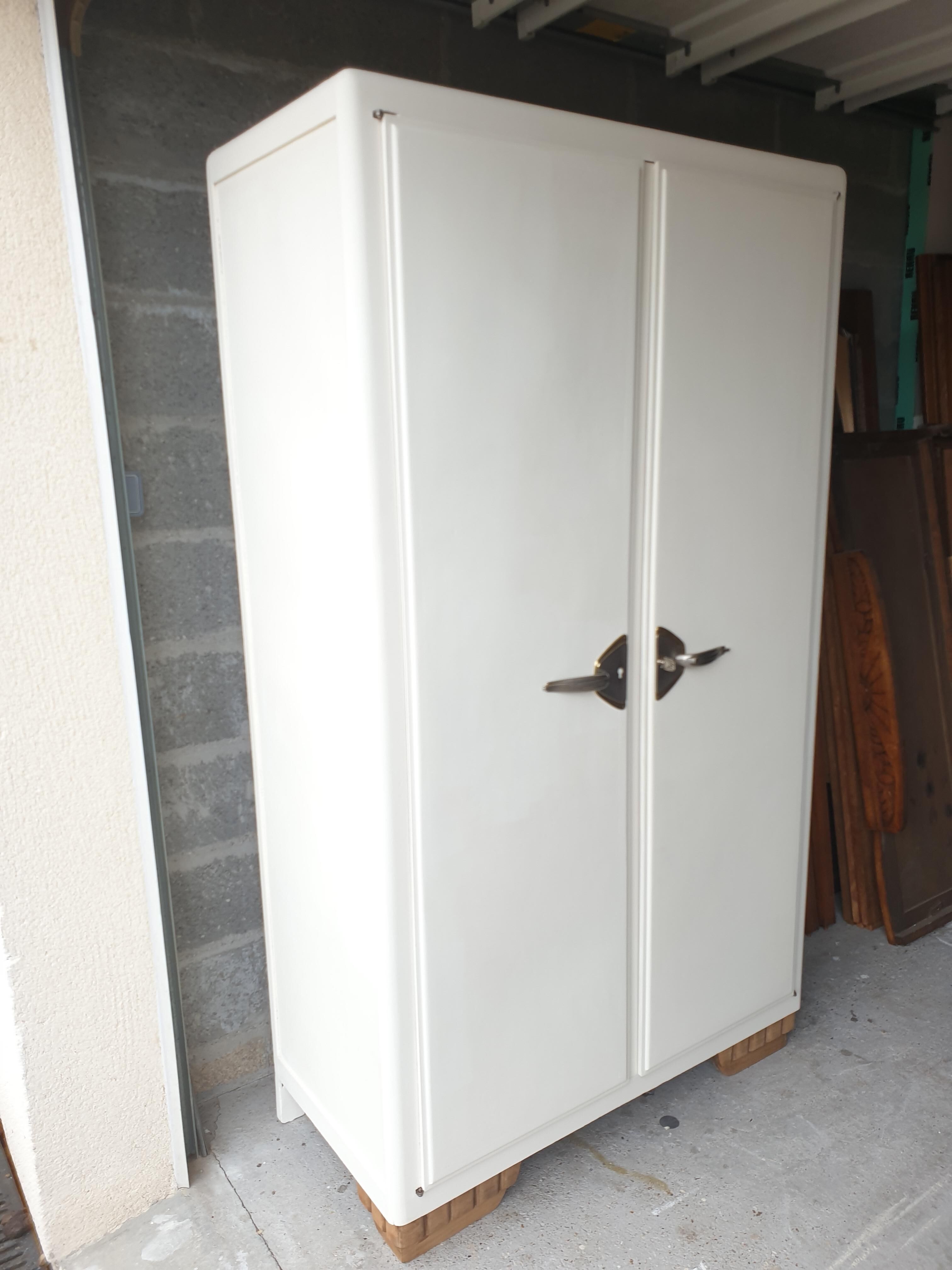 Armoire art-déco blanche