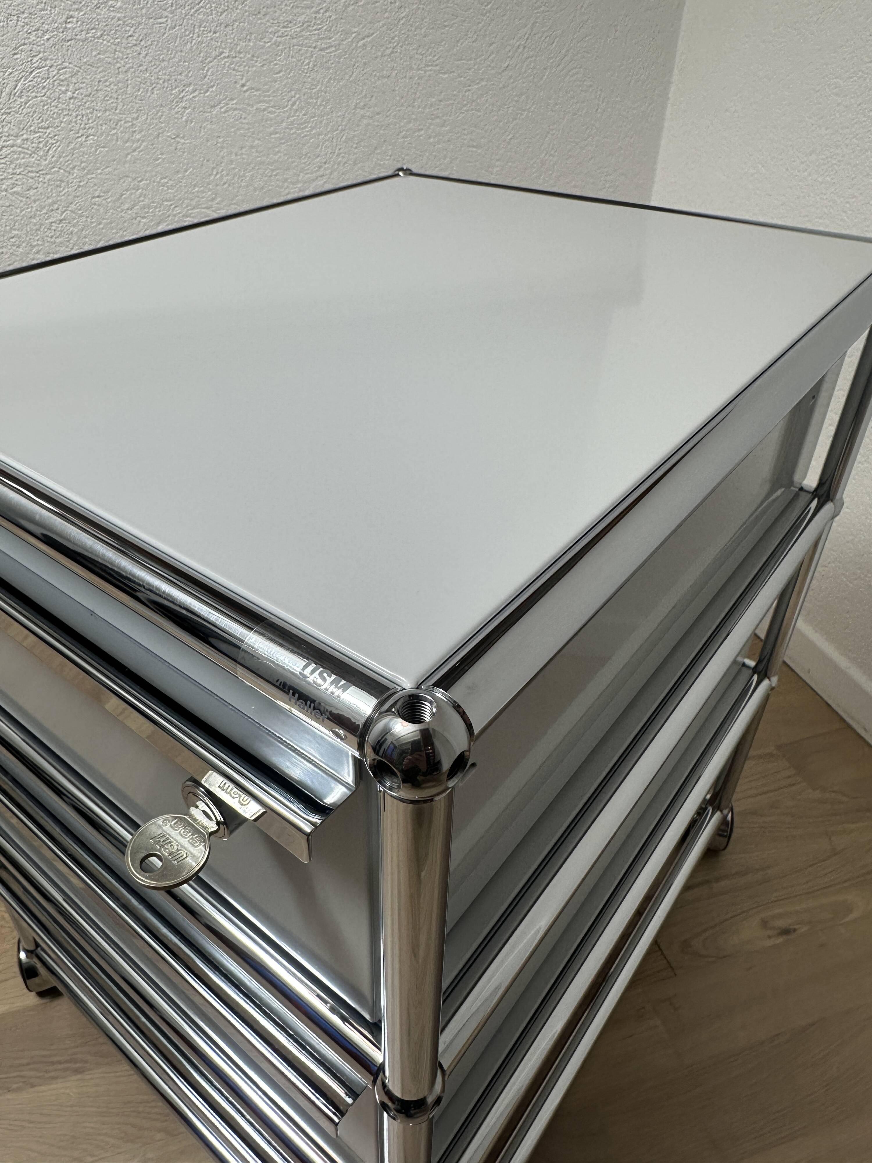 USM Haller wheeled cabinet in light grey