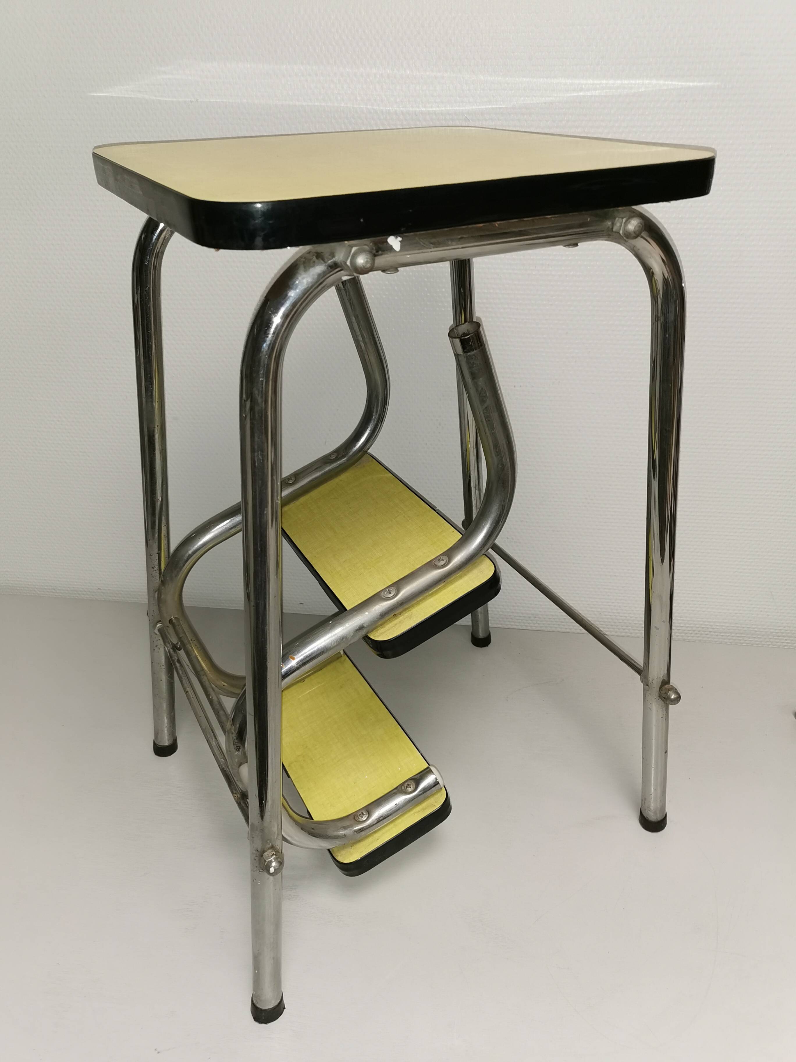 Vintage 3-step stool / step stool in yellow formica