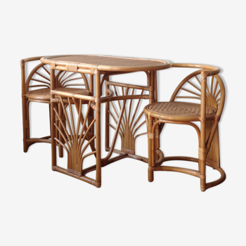 Built-in rattan lounge table and its two chairs