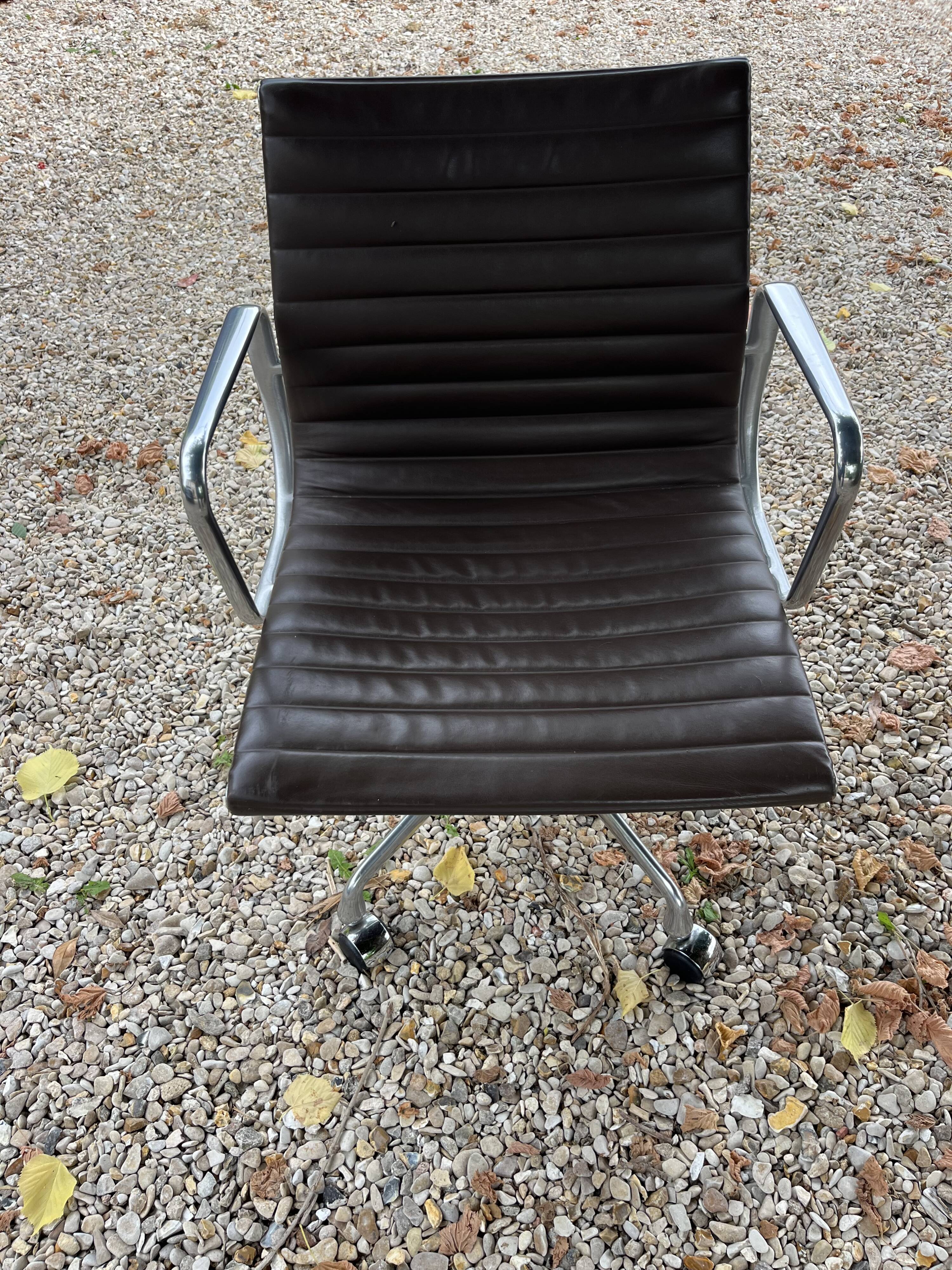 Herman Miller Office Chair – Executive Model from the Aluminum Group