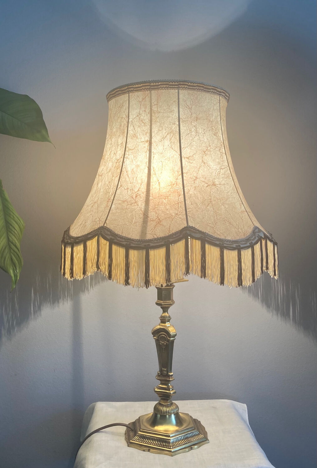 Empire / Directoire living room lamp in gilded bronze, mid-20th century