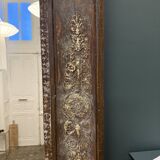 Very large mirror with a vintage effect.