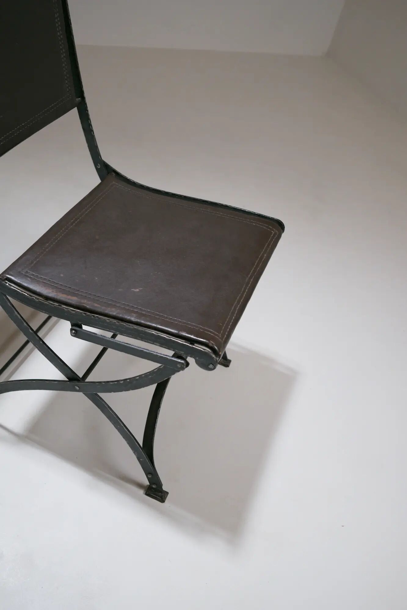Foldable chair in wrought iron and leather. c. 1950