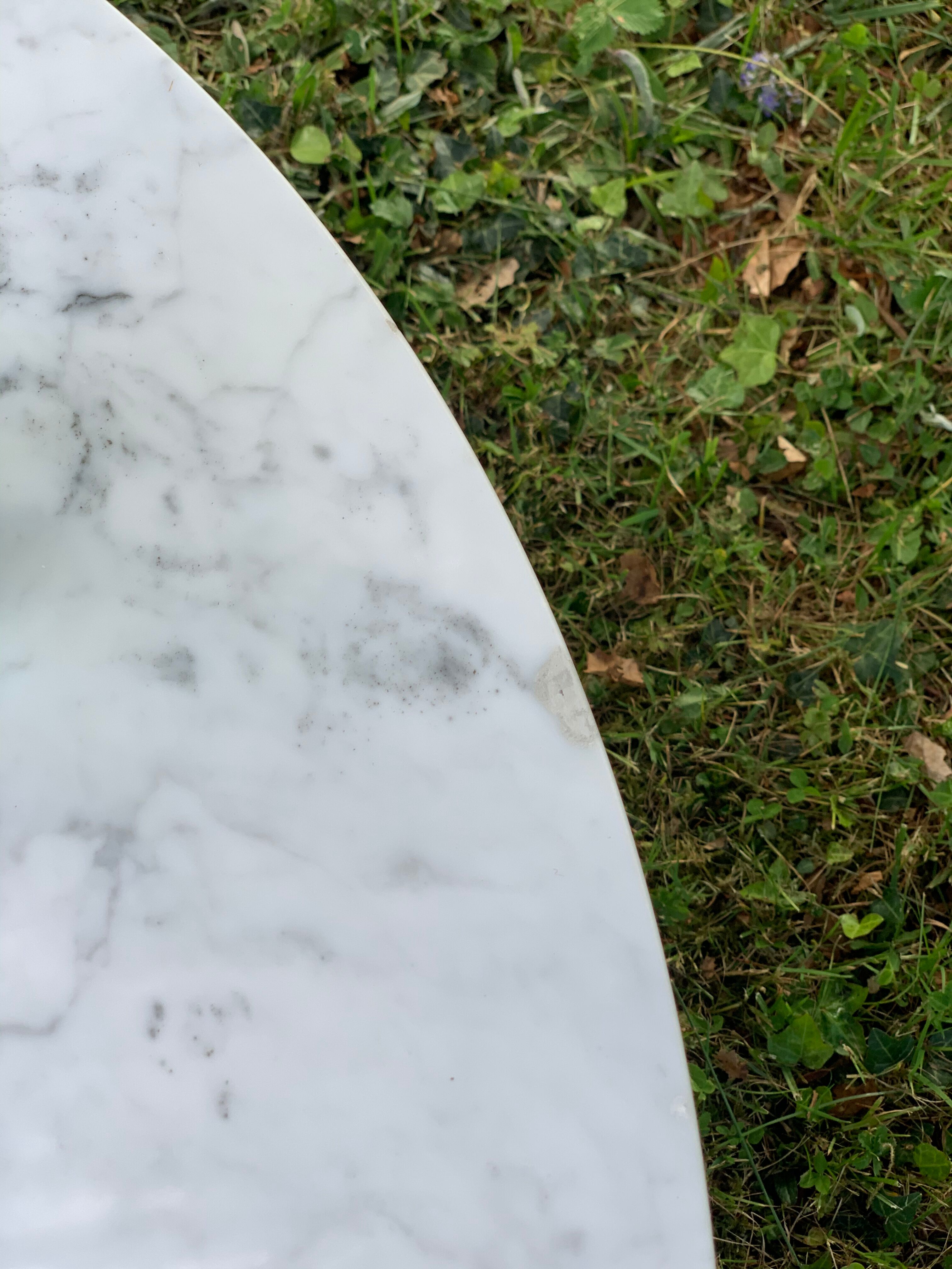 Coffee table by Eero Saarinen for Knoll