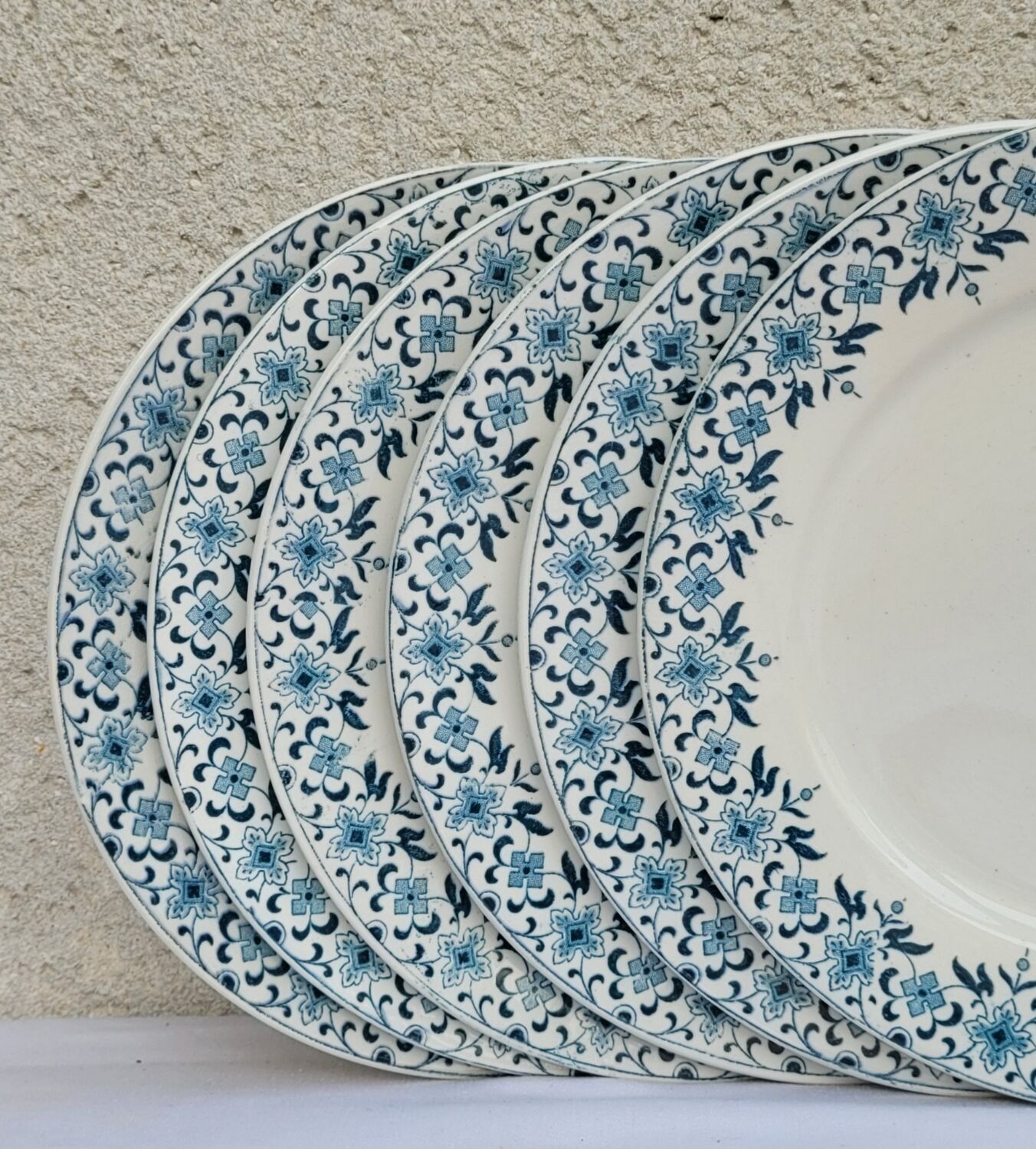 Set of 6 dessert plates model Lucie U&G Sarreguemines white and blue floral border