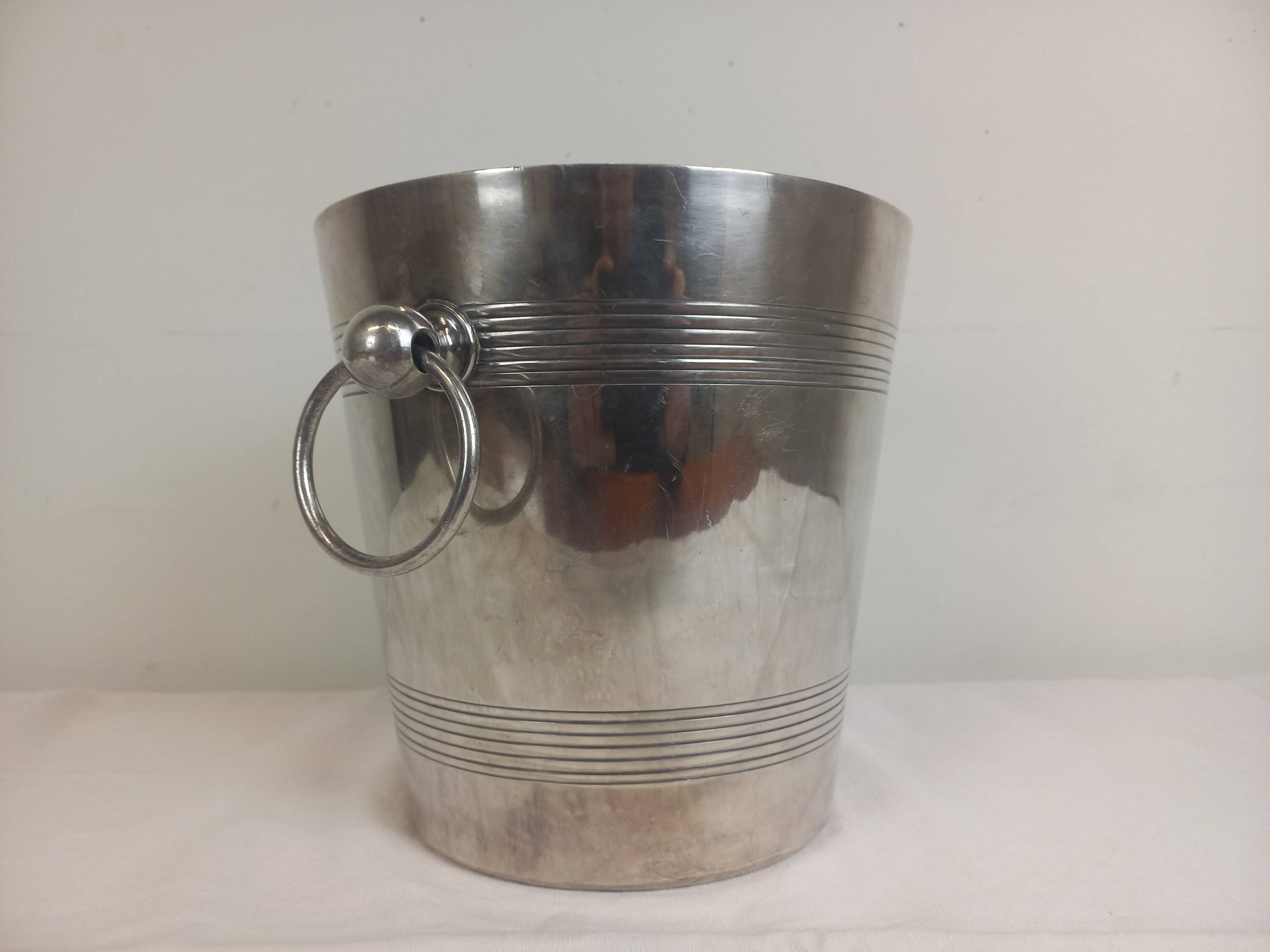 Silver metal champagne seal