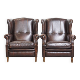 Ensemble confortable et très élégant de 2 fauteuils à oreilles en cuir de vachette de style anglais