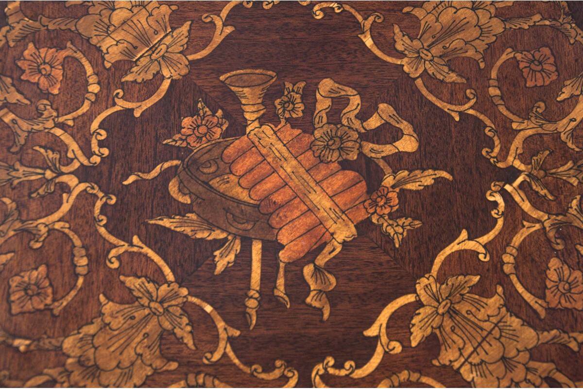 Table - flowerbed, France, mid-19th century XX century.