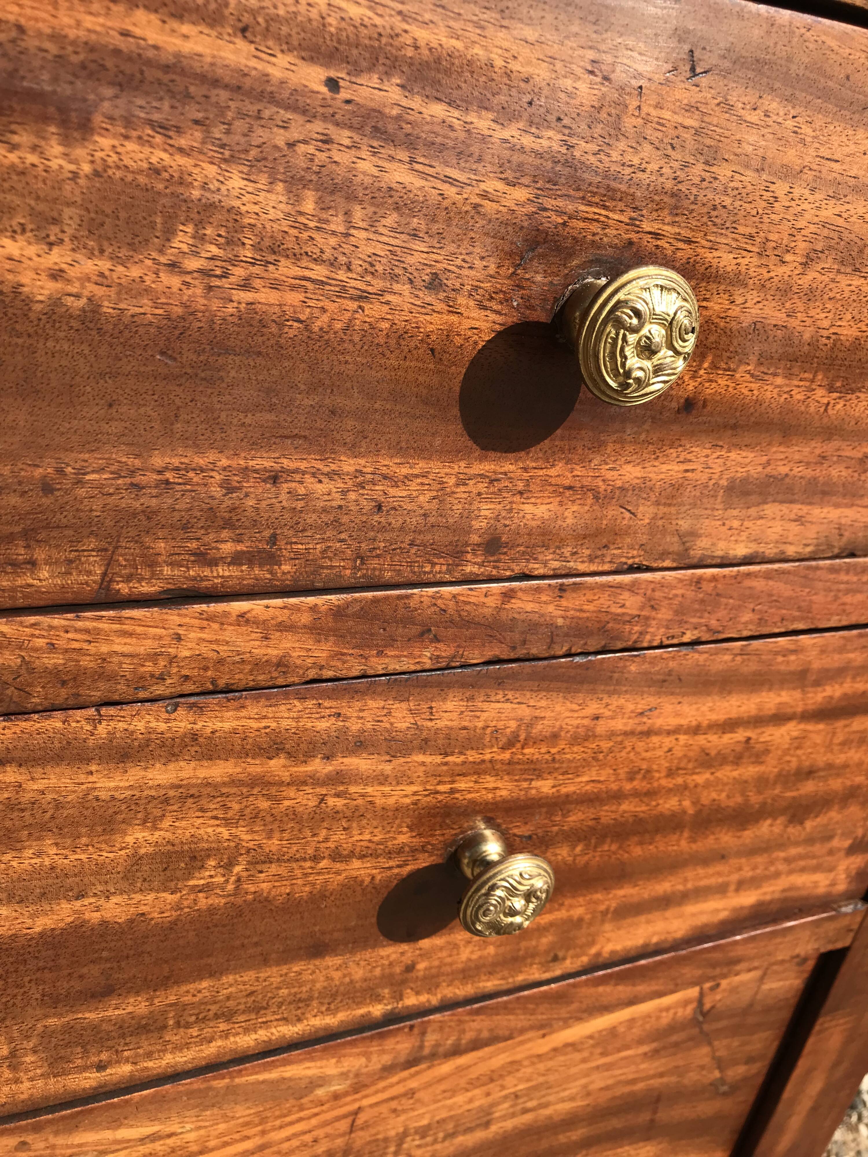 Entrance Cabinet / Buffet