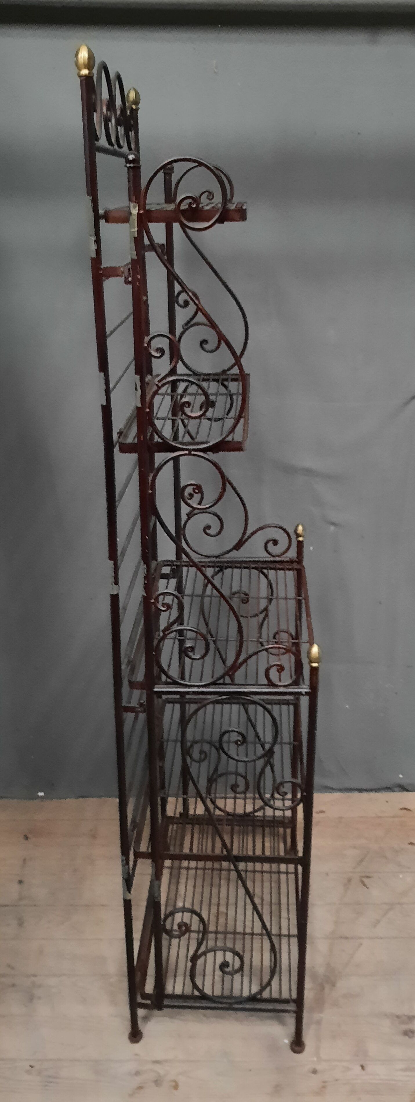 Metal floor baker style