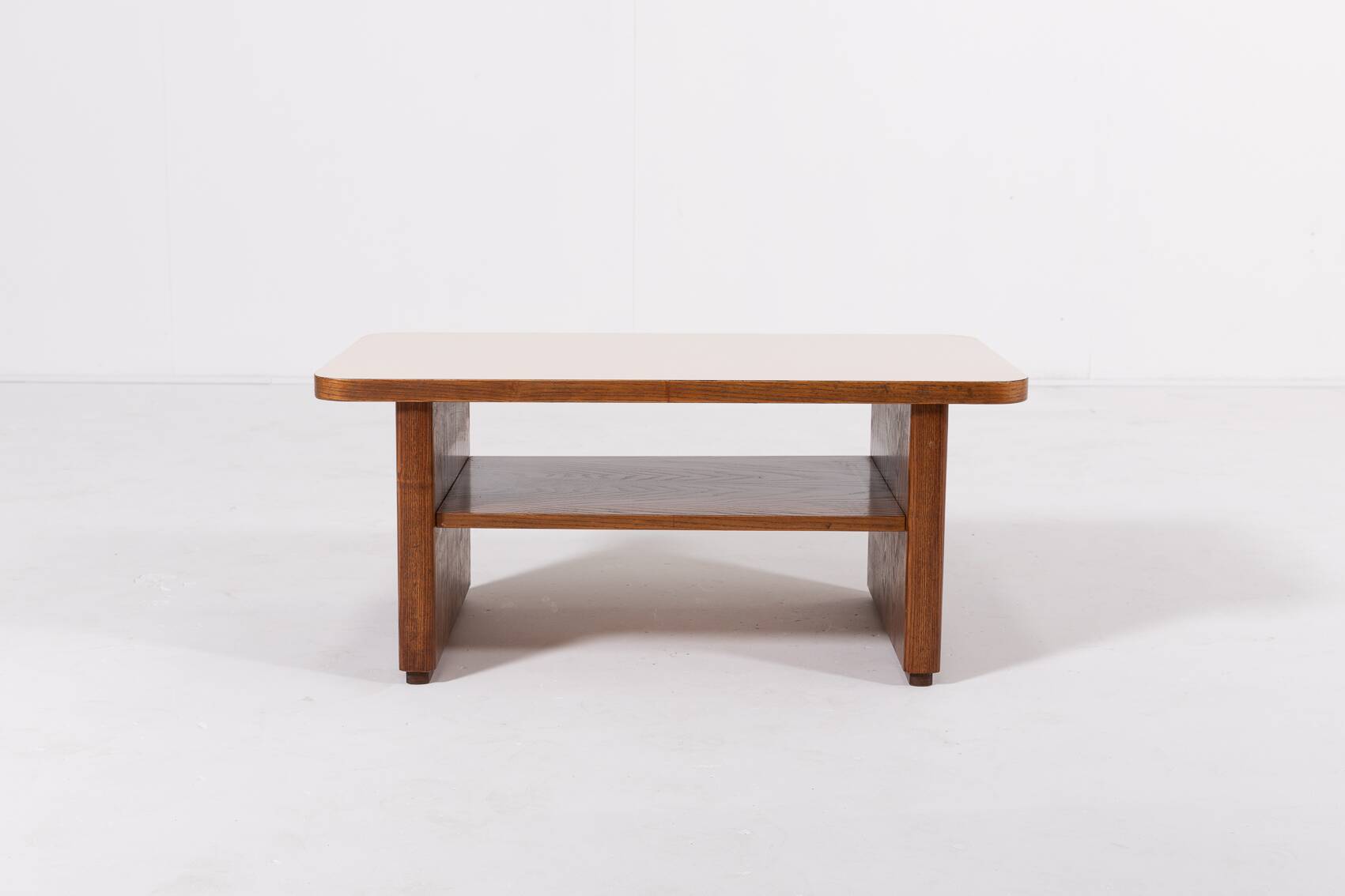 Petite table basse brutaliste des années 1970