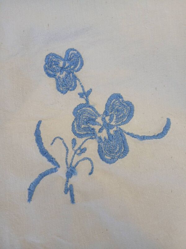 Drap ancien lin/ métis avec broderie