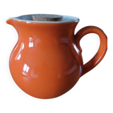 Carafe or pitcher with ice reservoir