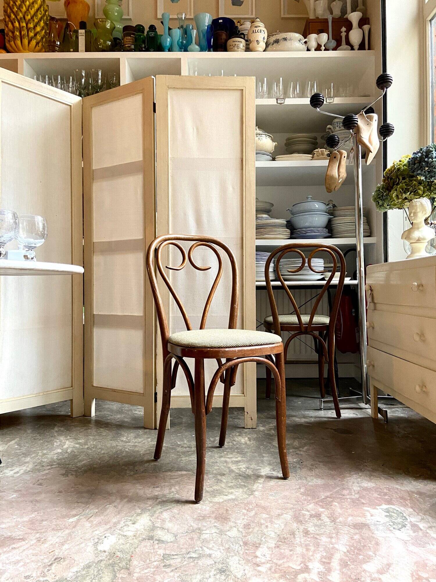 Heart bistro chair in beech and green wool