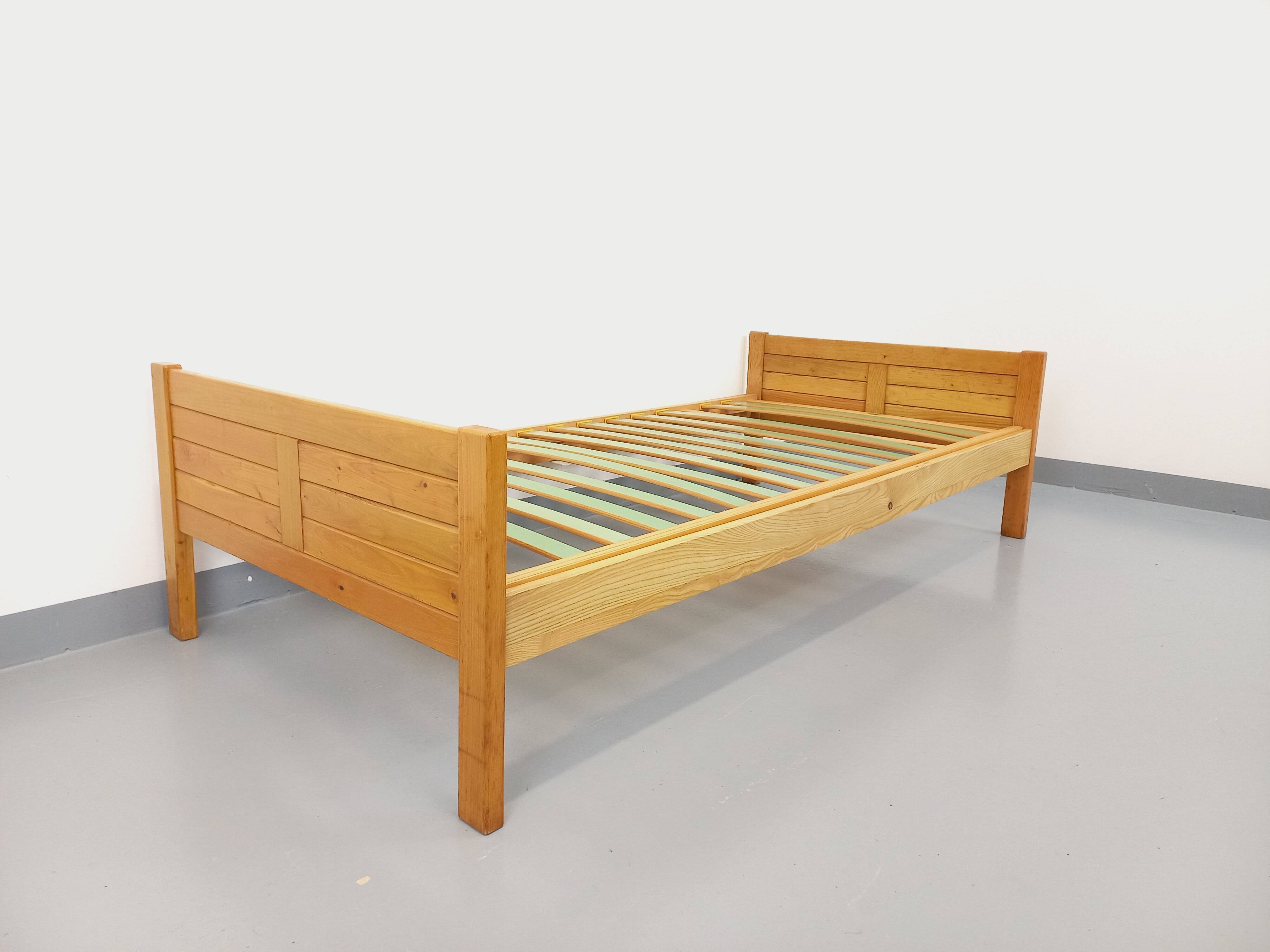 Vintage Mountain Design Les Arcs bed in ash wood from the 60s 70s