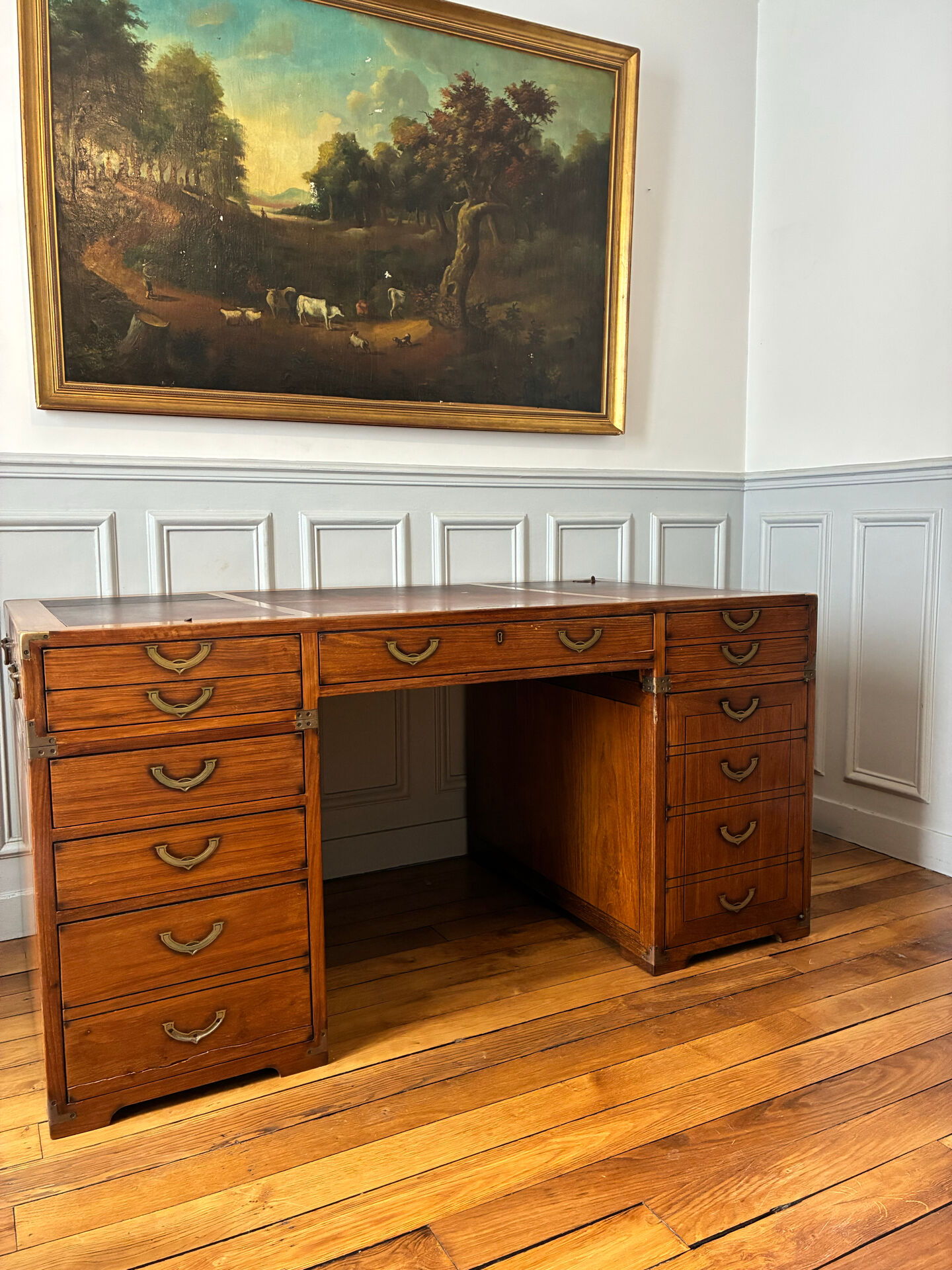 Richelieu - ministers pedestal desk