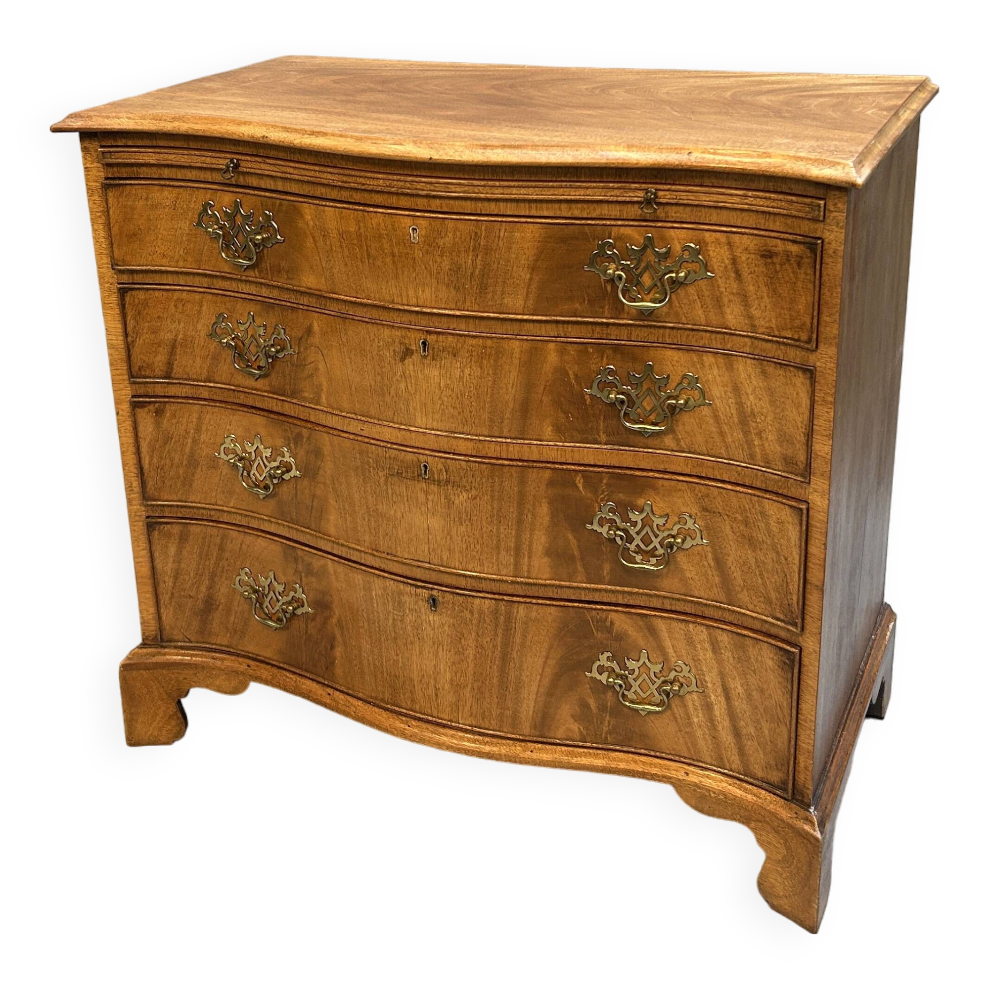 C19th Mahogany Chest Of Drawers Of Serpentine Outline