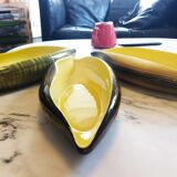 Set of three 1950s paddle cups