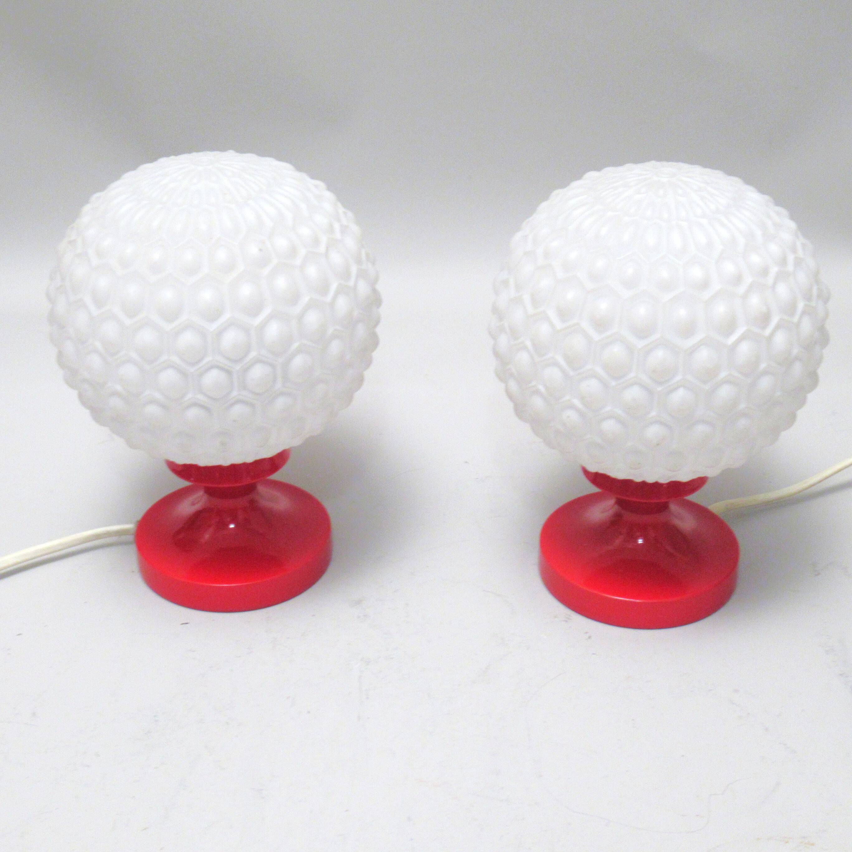 Paire de lampes boule rouge années 70