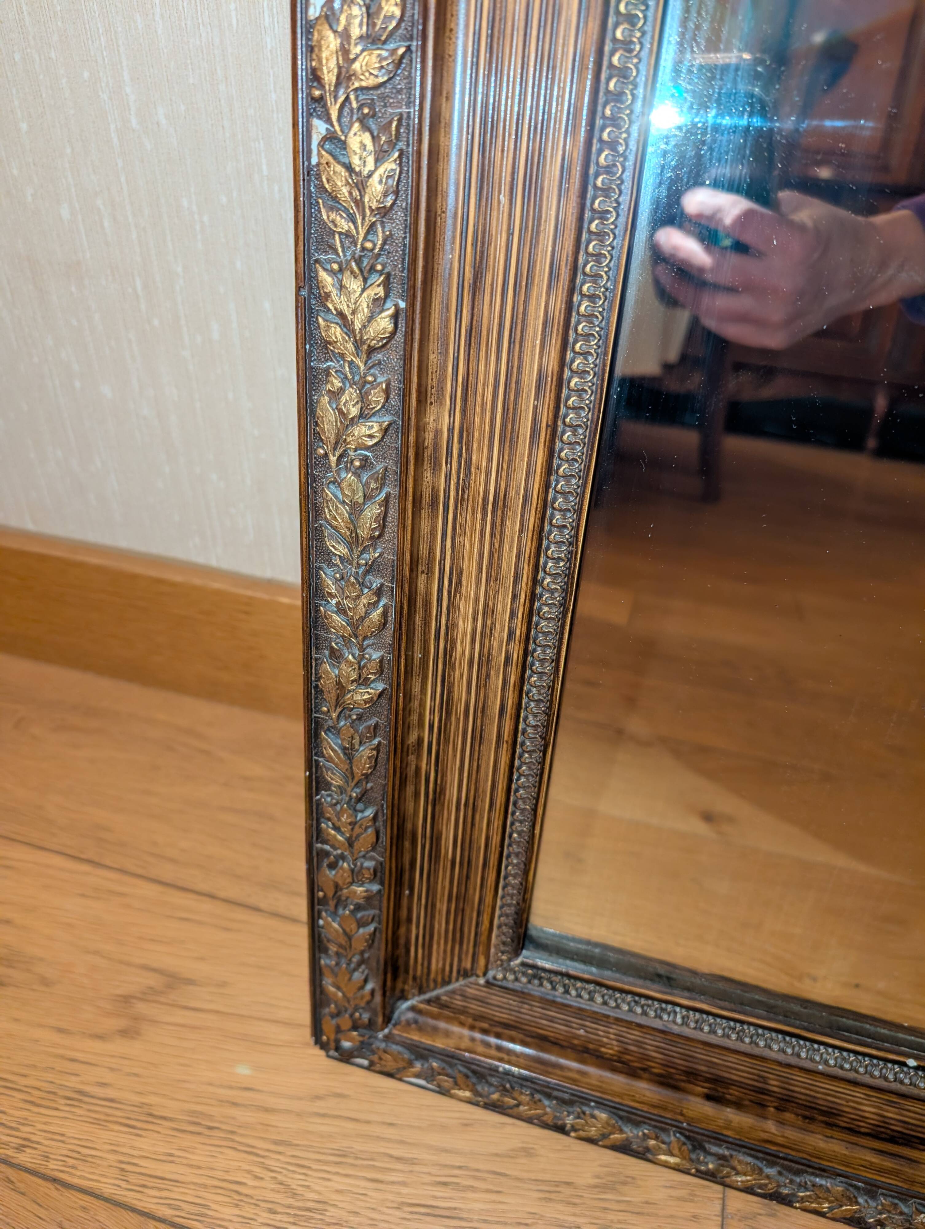 Large Louis-Philippe mirror with sculpted pediment - 119 x 77 cm