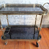 Serving table