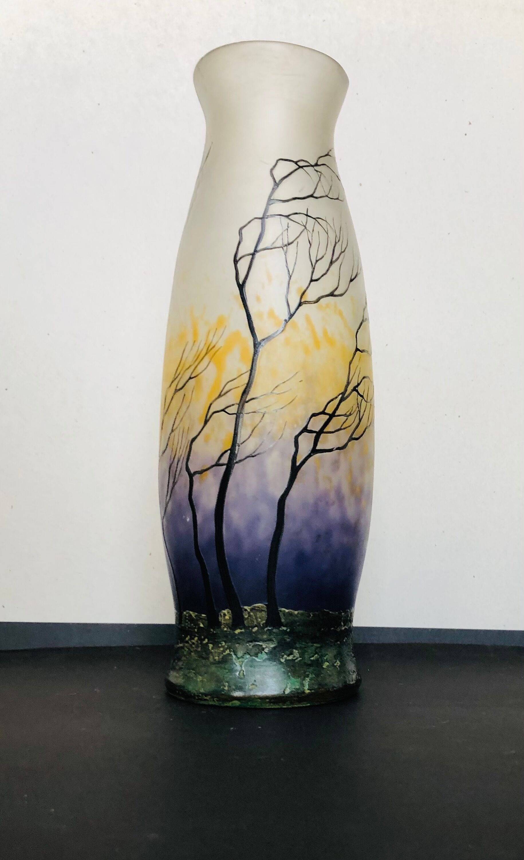 Tree-decorated laminated glass vase