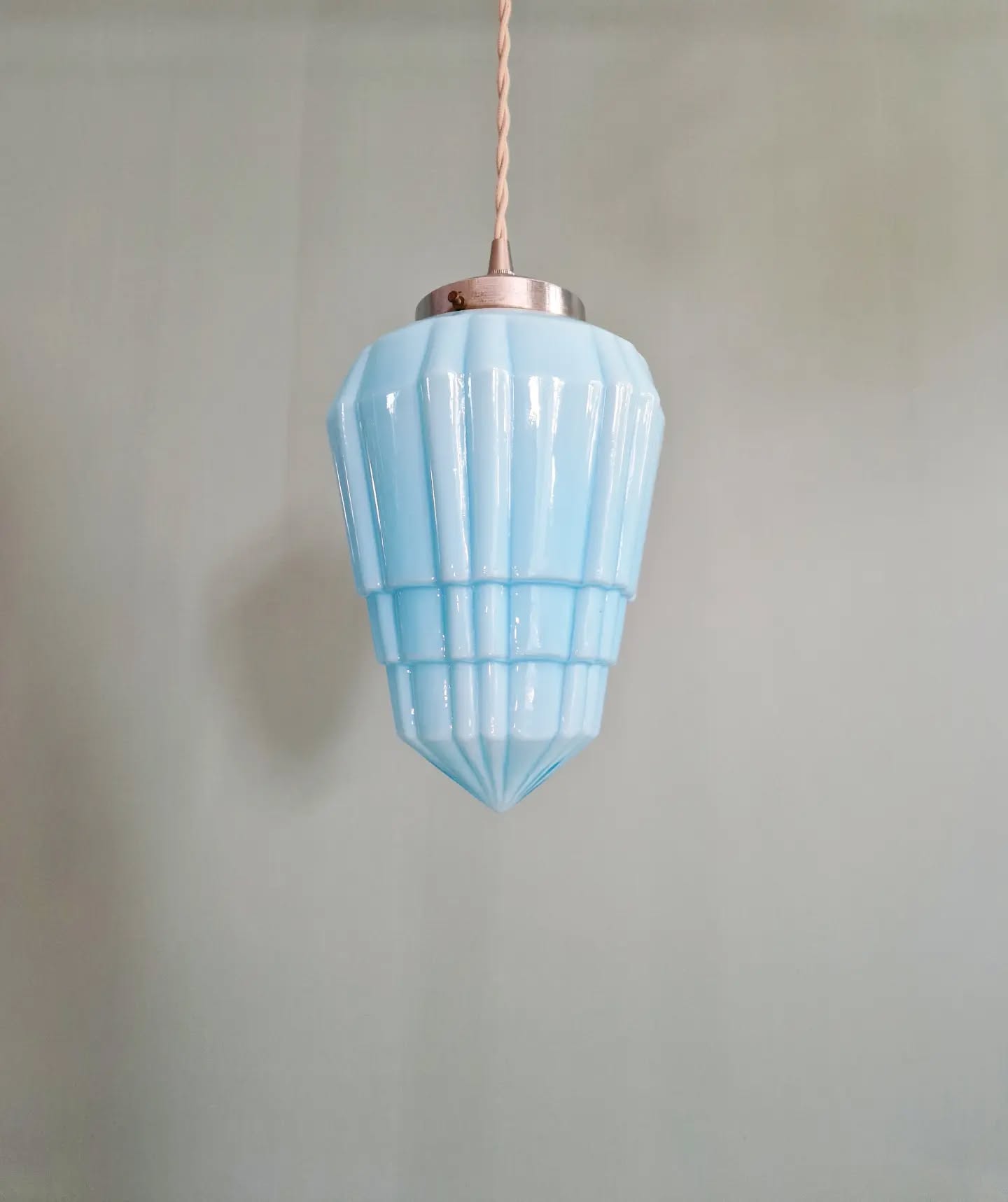 Suspension Art Déco en opaline bleue, années 1920-30