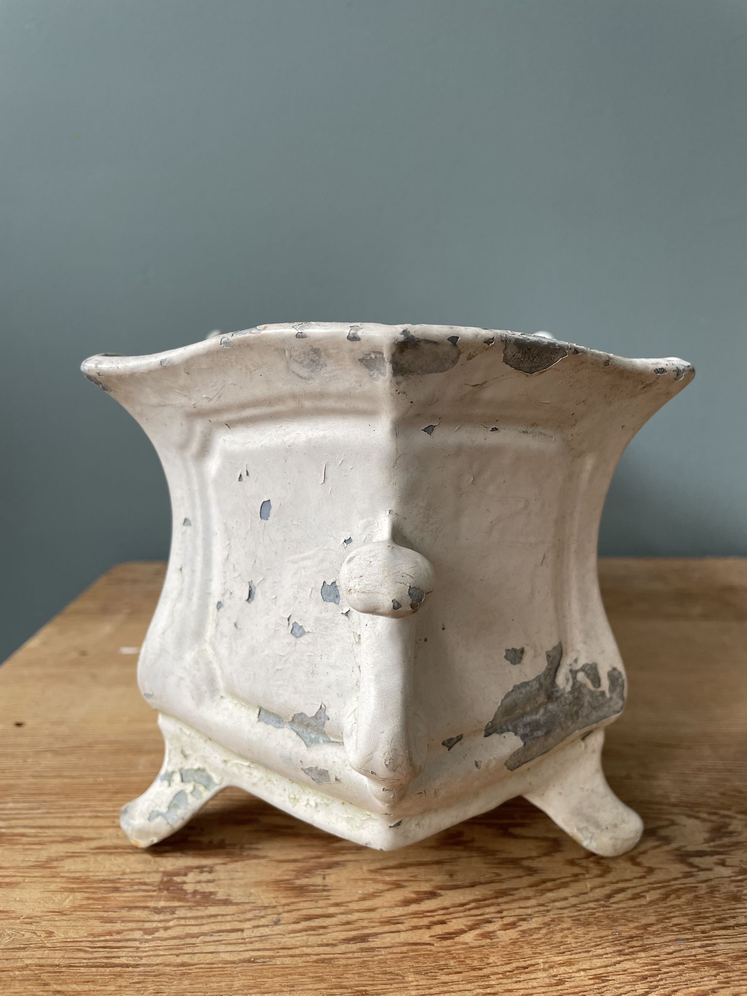 Old Medici cast iron planter, late nineteenth