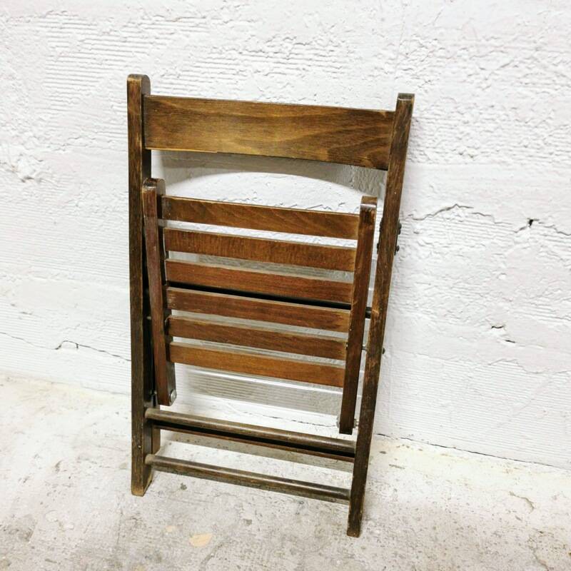 Folding wooden children's chair