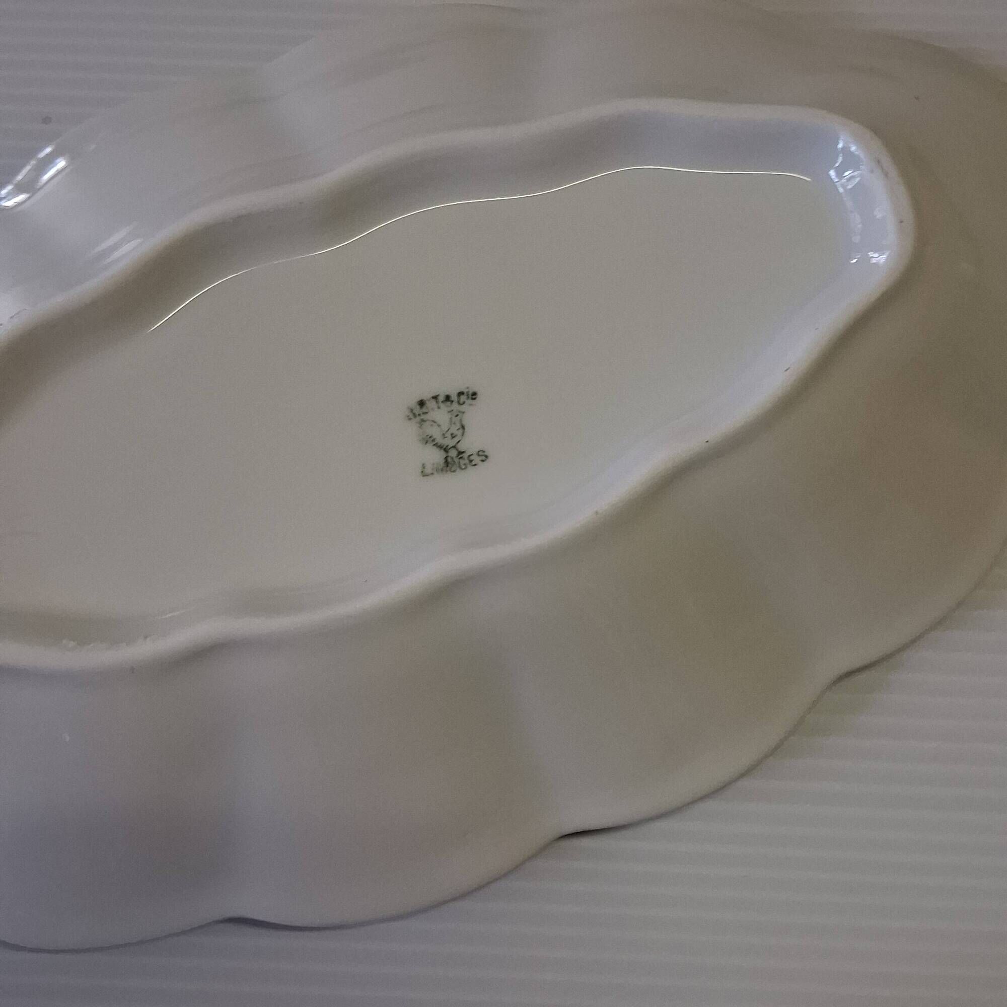 Set of 2 Limoges porcelain dishes in very good condition.