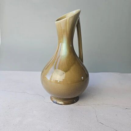 Sublime vintage green vase from the 1960s.