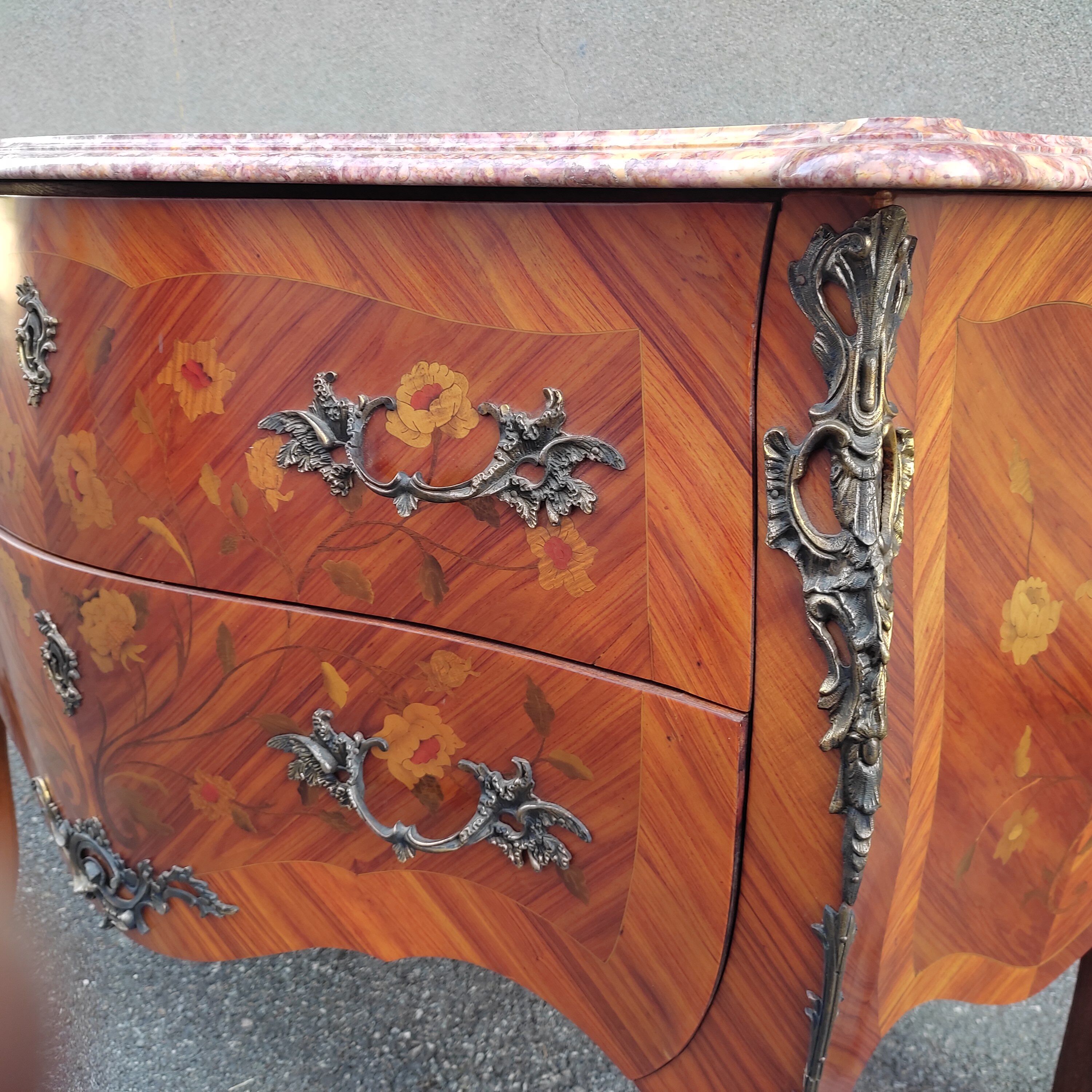 Louis XV chest of drawers in rosewood
