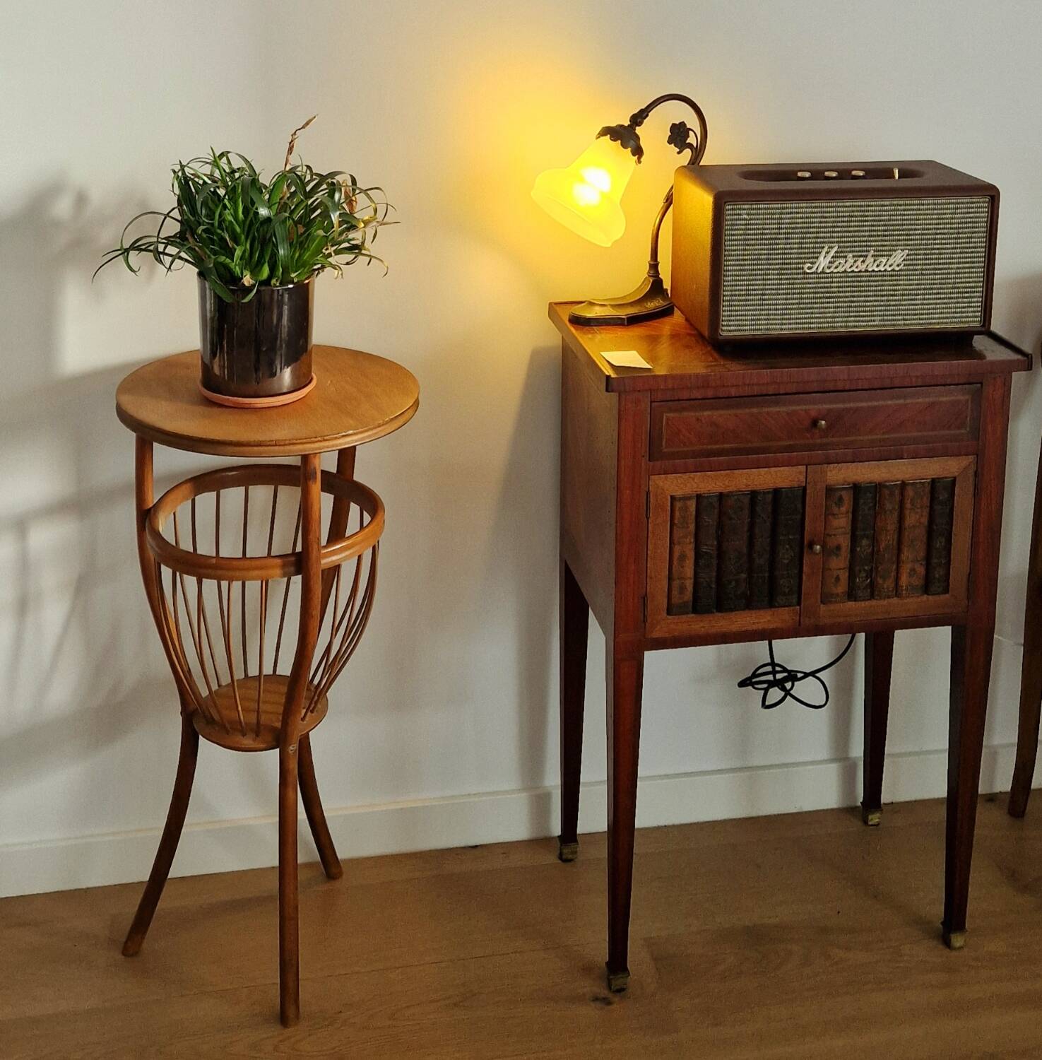 Rattan worker pedestal table from the 1950s