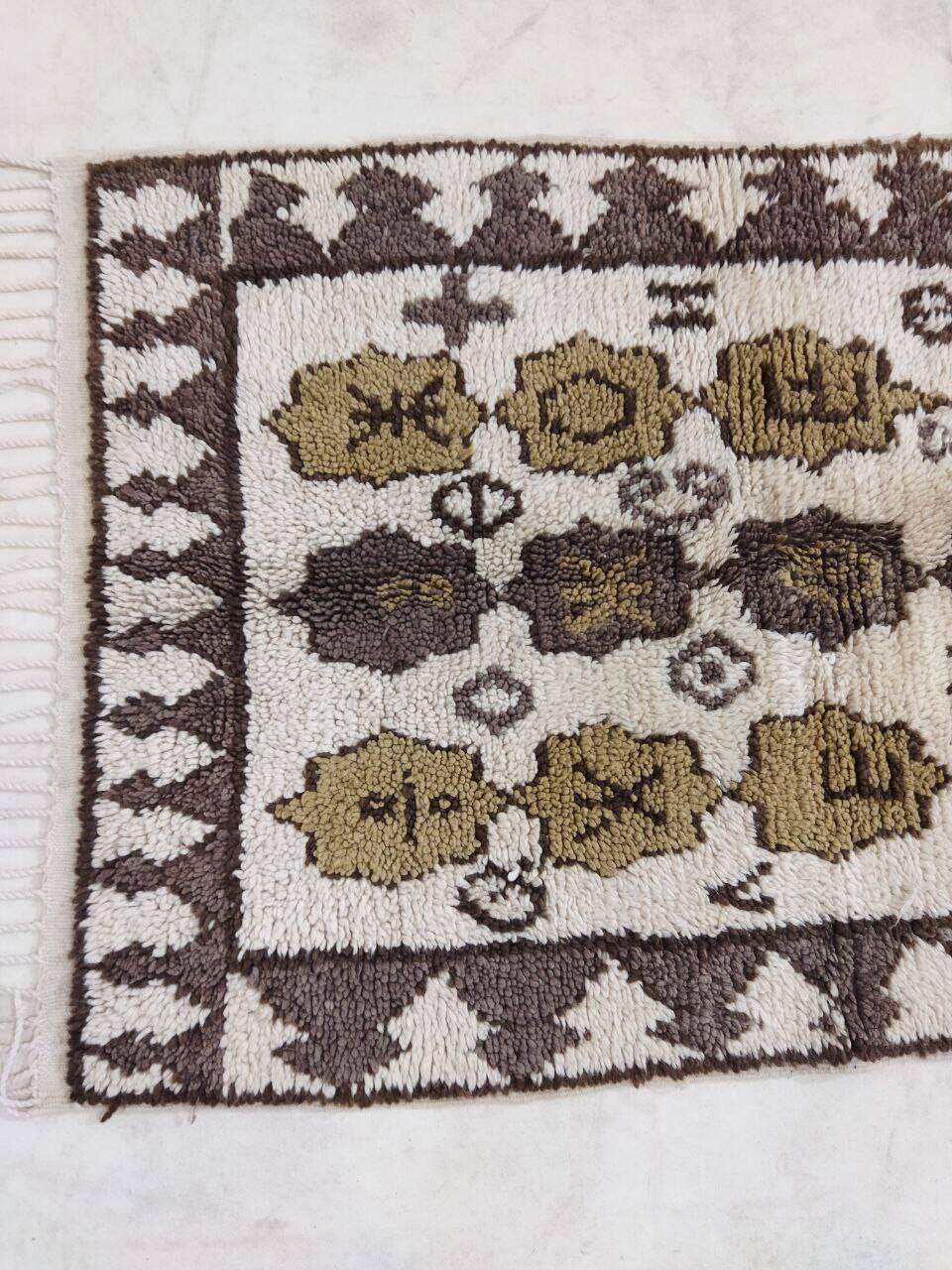 Handmade Moroccan Berber rug 134 x 90 cm